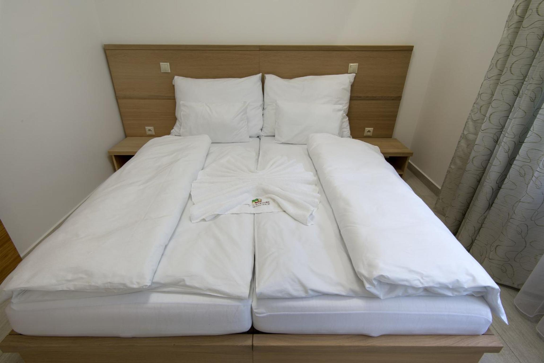 Double Room - Photo 3