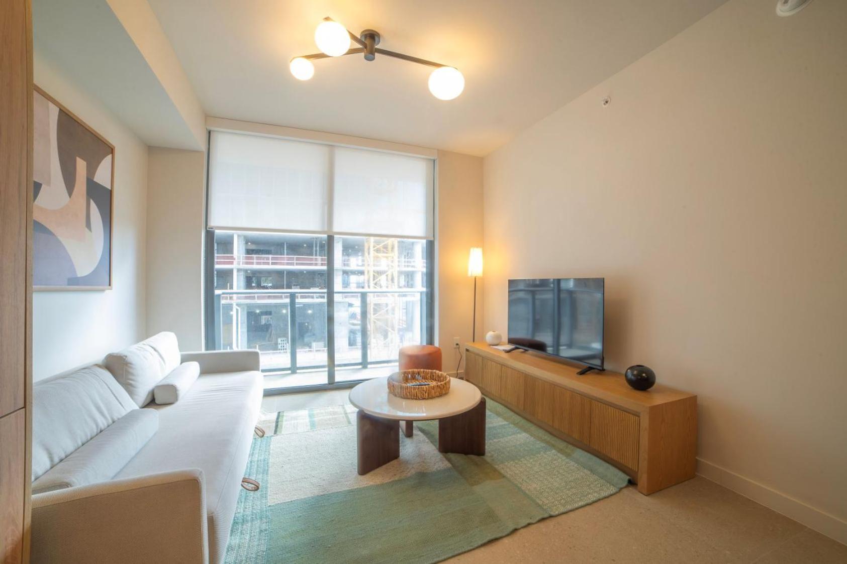 One-Bedroom Apartment with Balcony and City View photo 1