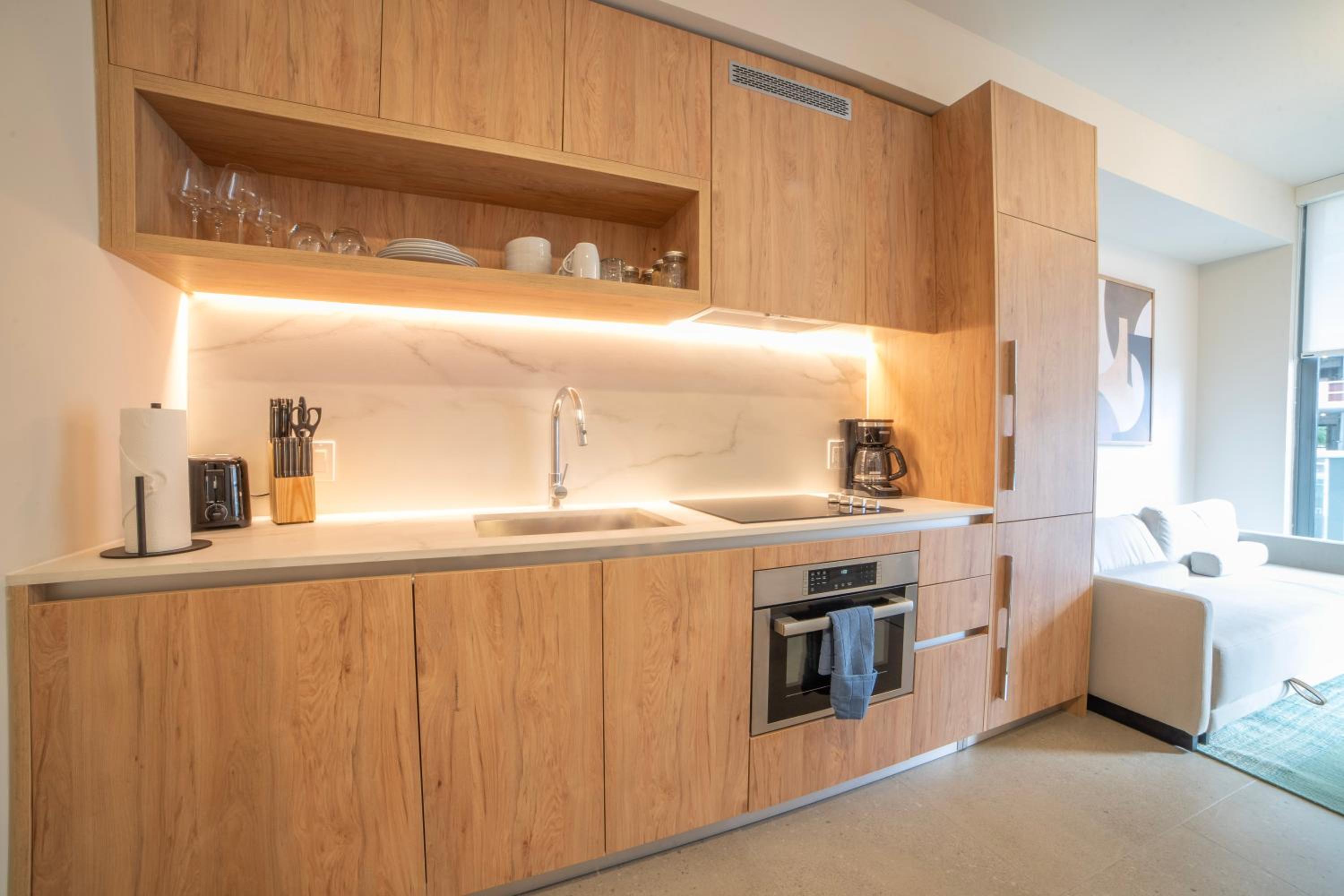 One-Bedroom Apartment with Balcony and City View photo 2