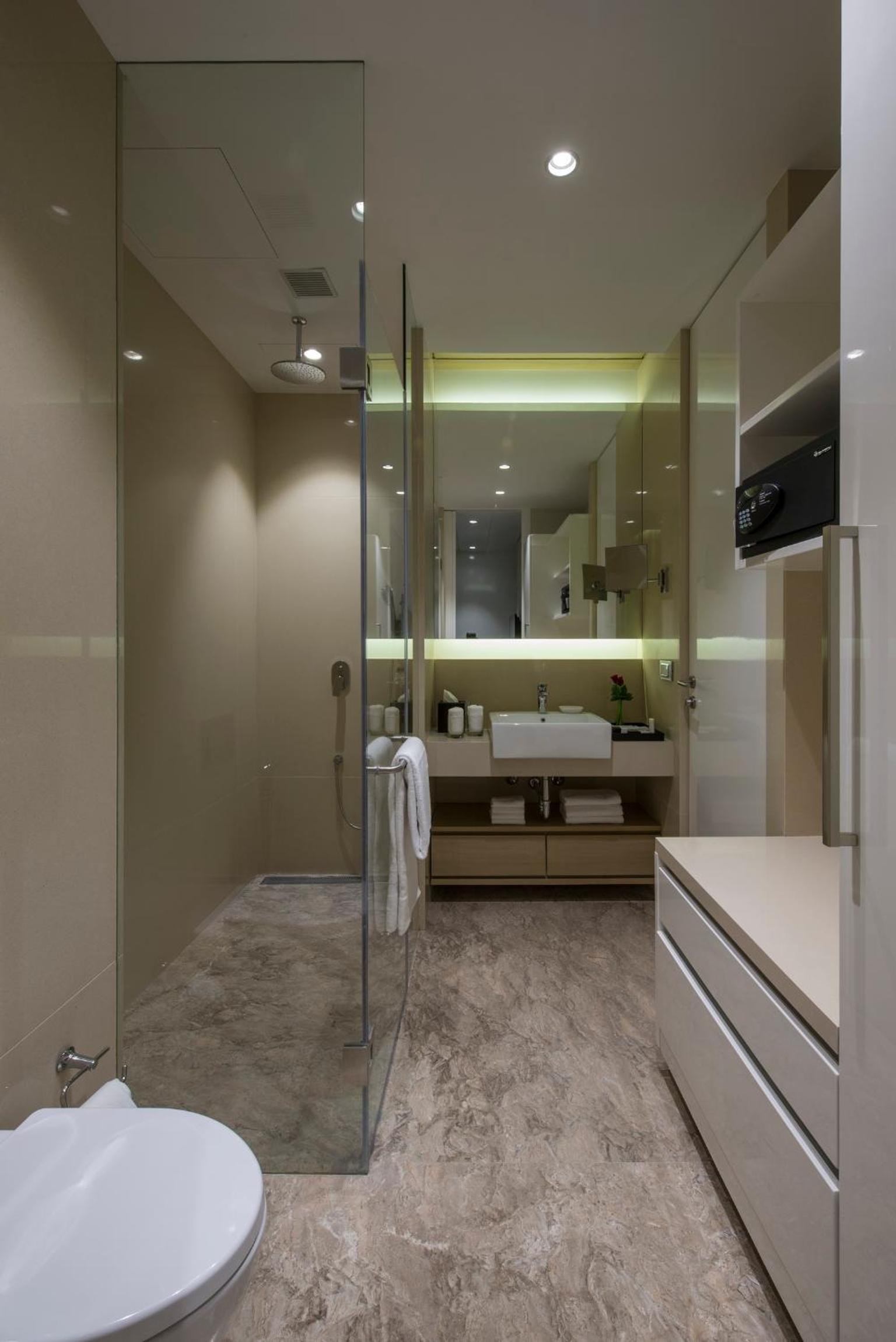 Deluxe Studio with Kitchenette photo 3