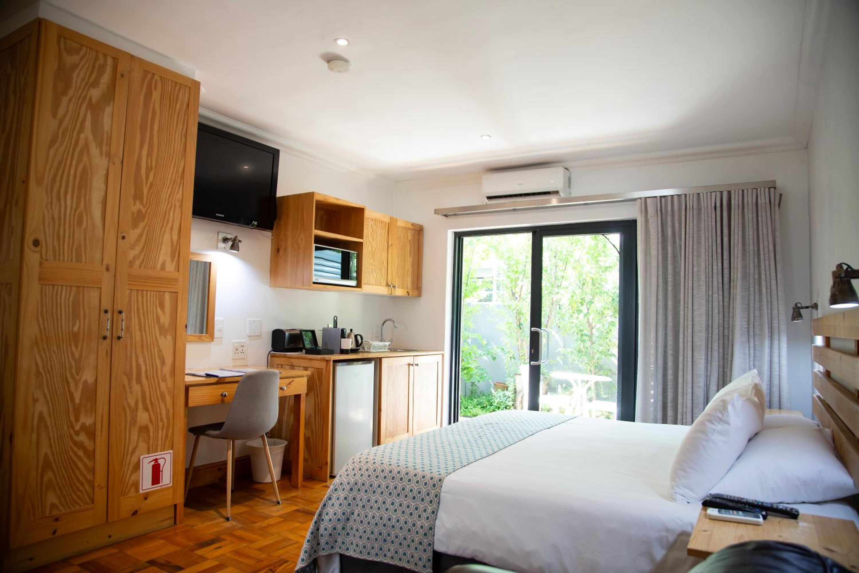Deluxe Double or Twin Room photo 3