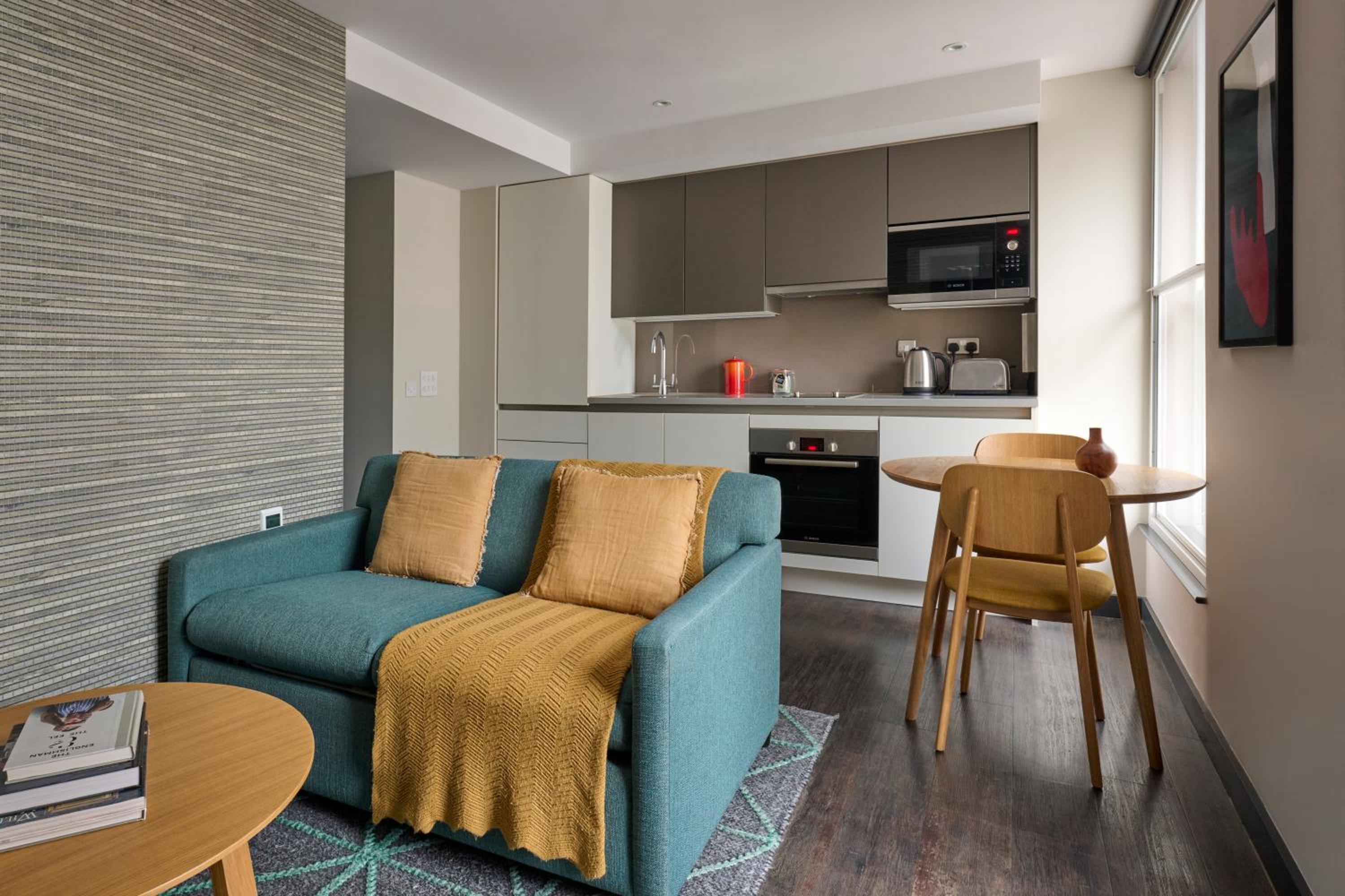 One-Bedroom Suite thumbnail 5