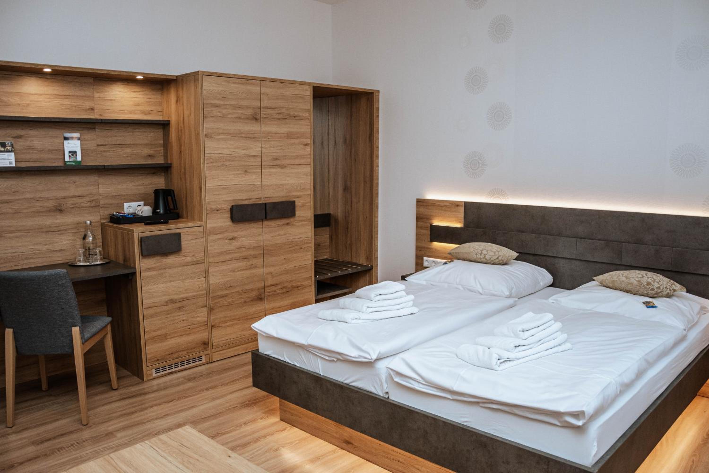 Double Room - Photo 6
