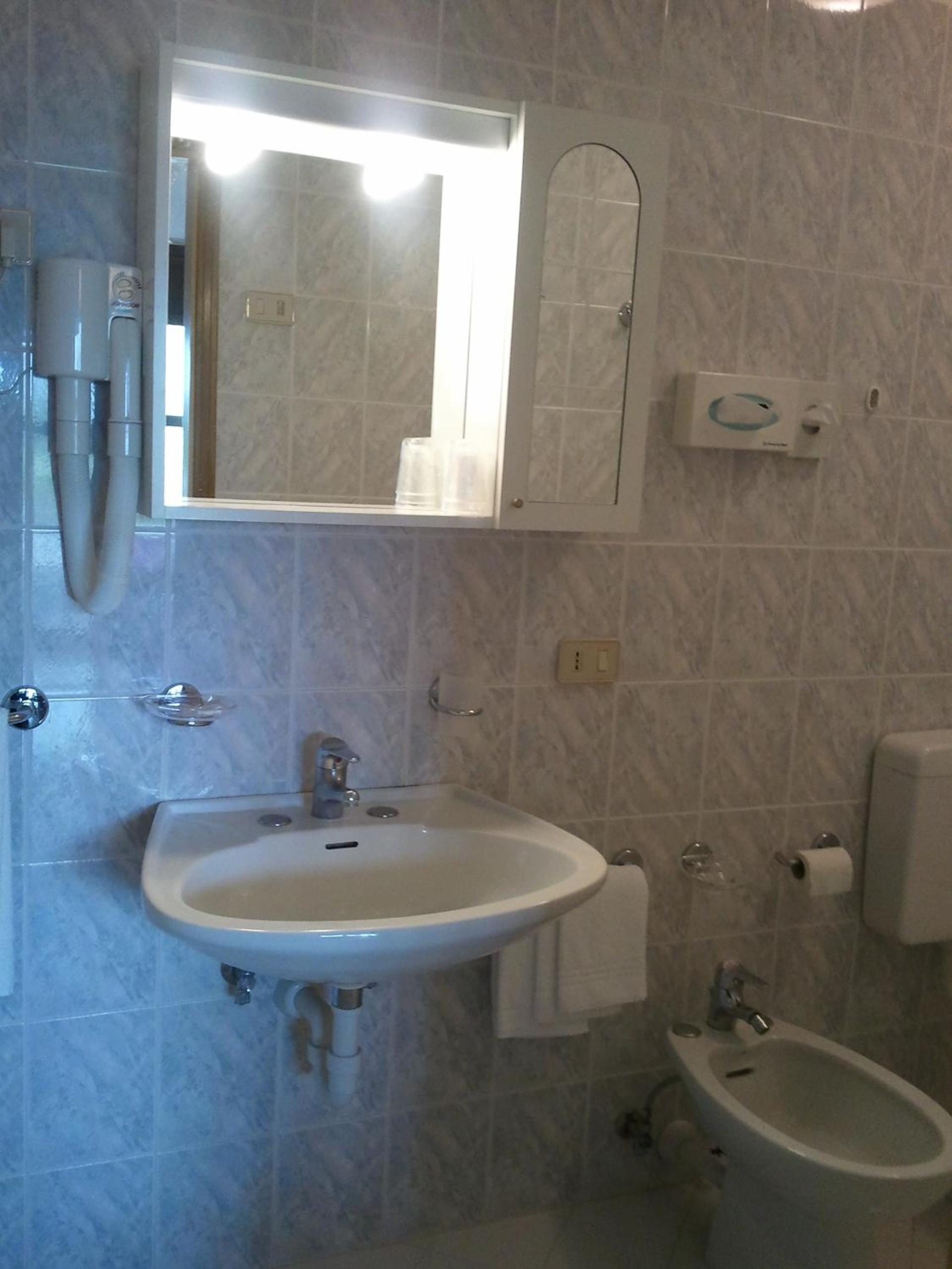 Double or Twin Room photo 3