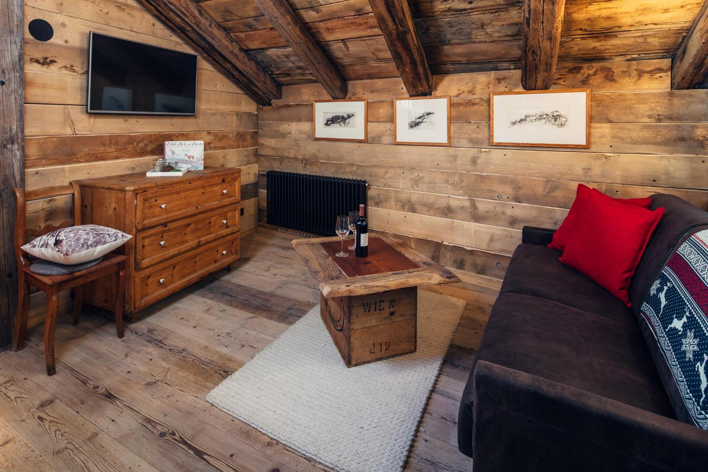 Apartment with Mountain View