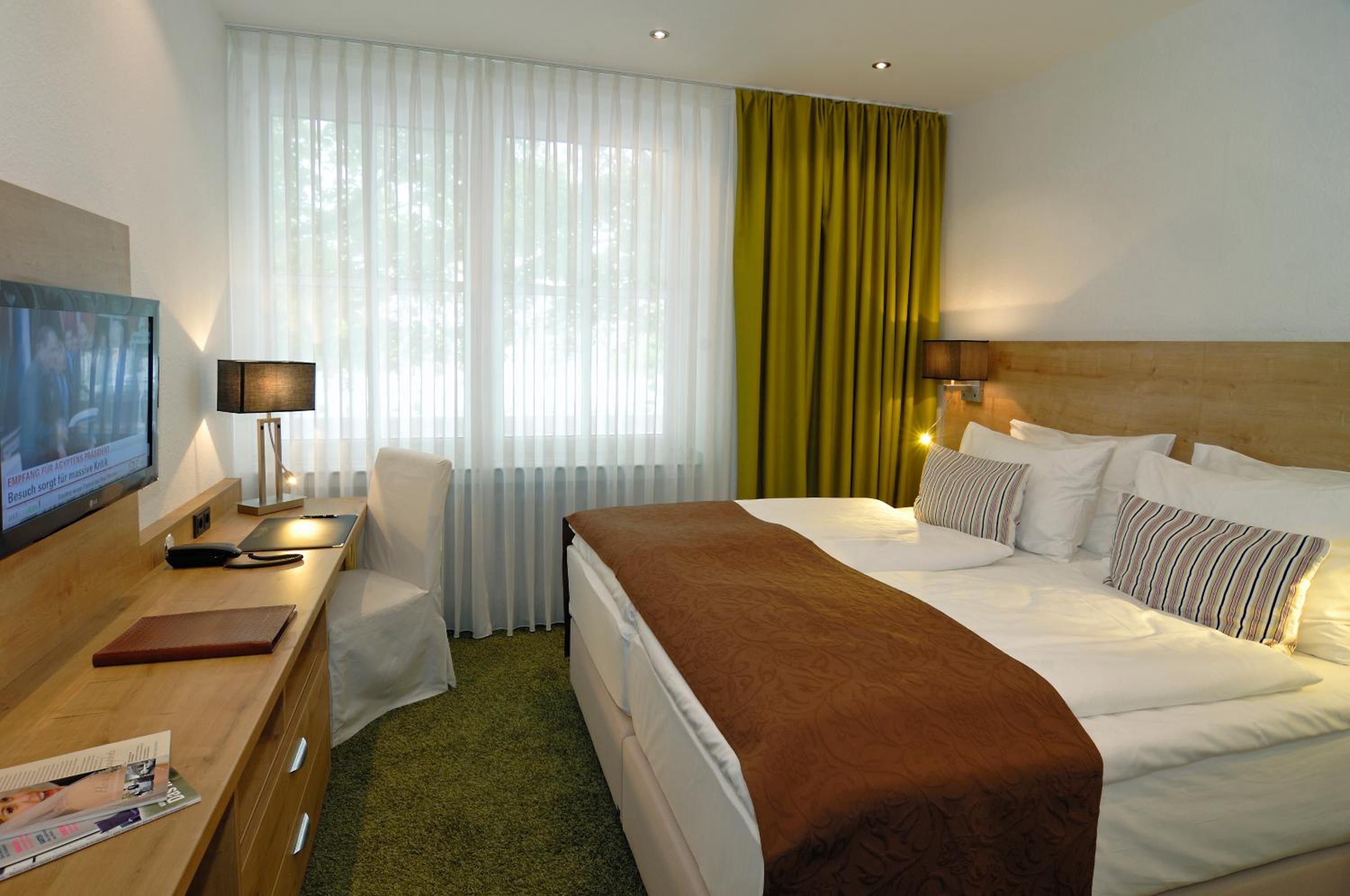 Deluxe Double Room with Shower - Photo 3