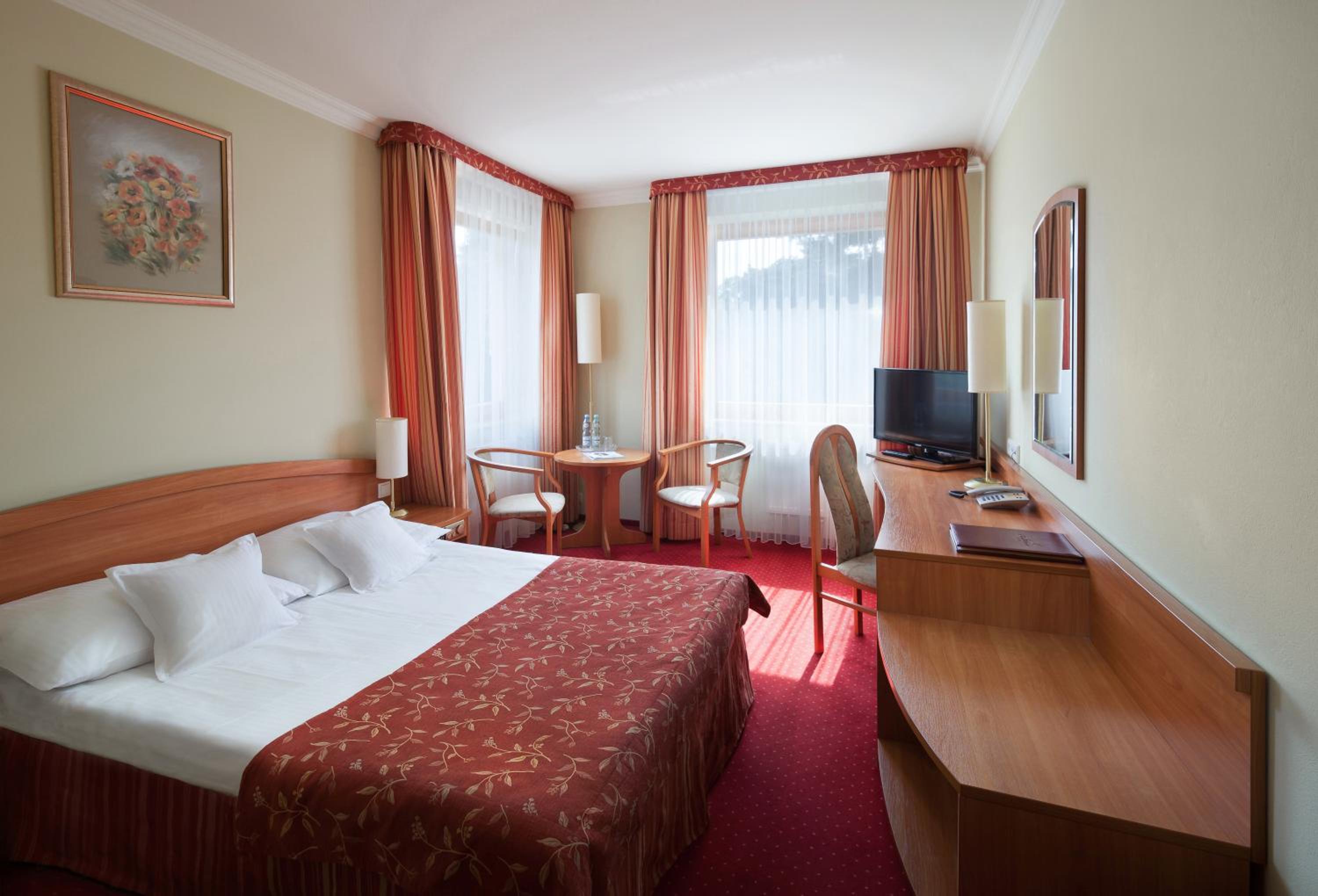 Double or Twin Room - Photo 4