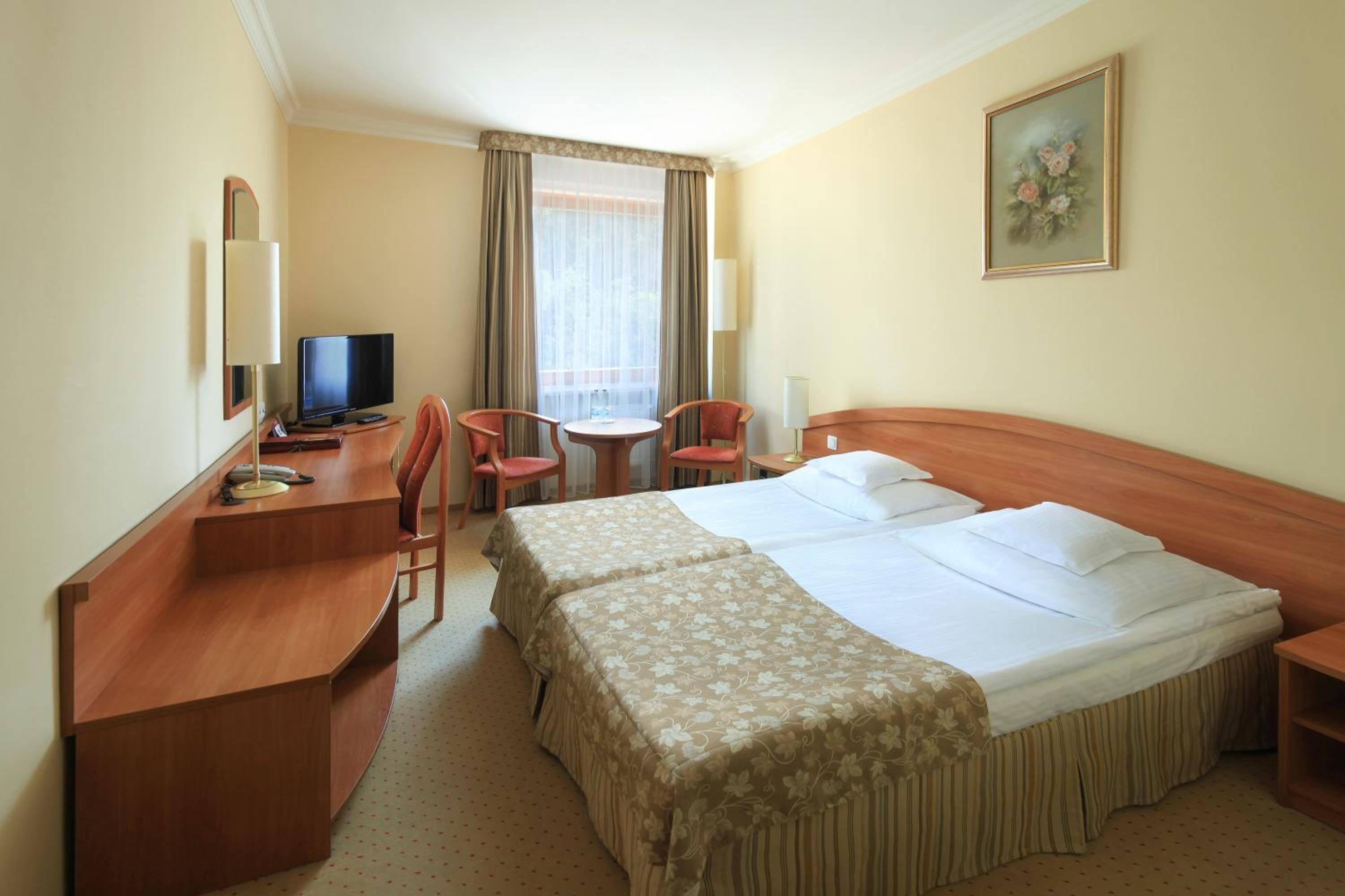 Double or Twin Room - Photo 3