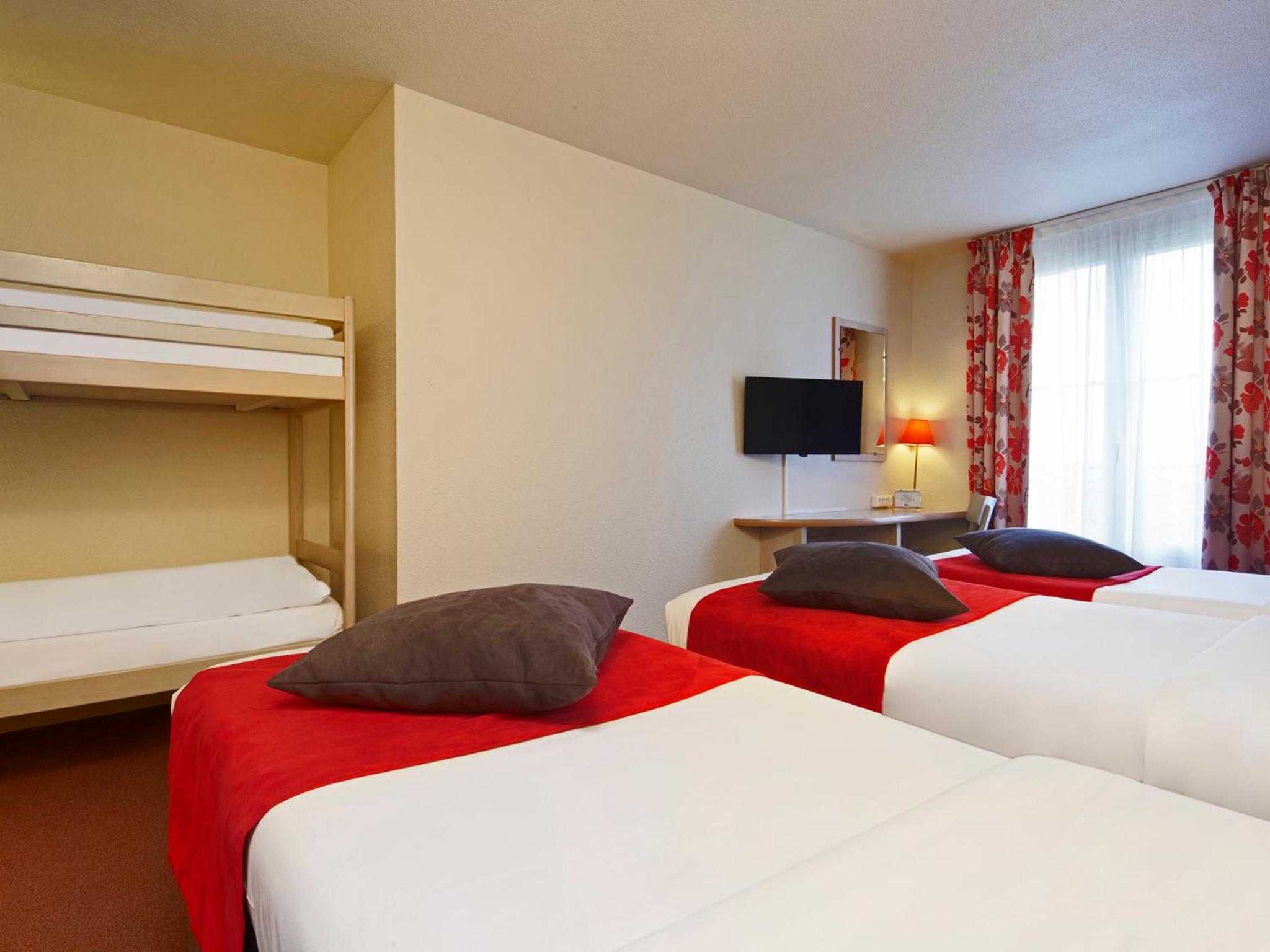 Standard Room with 3 Single Beds and 2 Bunk Beds (1-5 Adults)