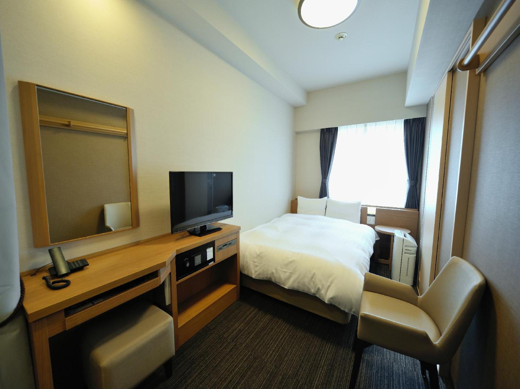 Moderate Double Room with Small Double Bed - Non-Smoking photo 1