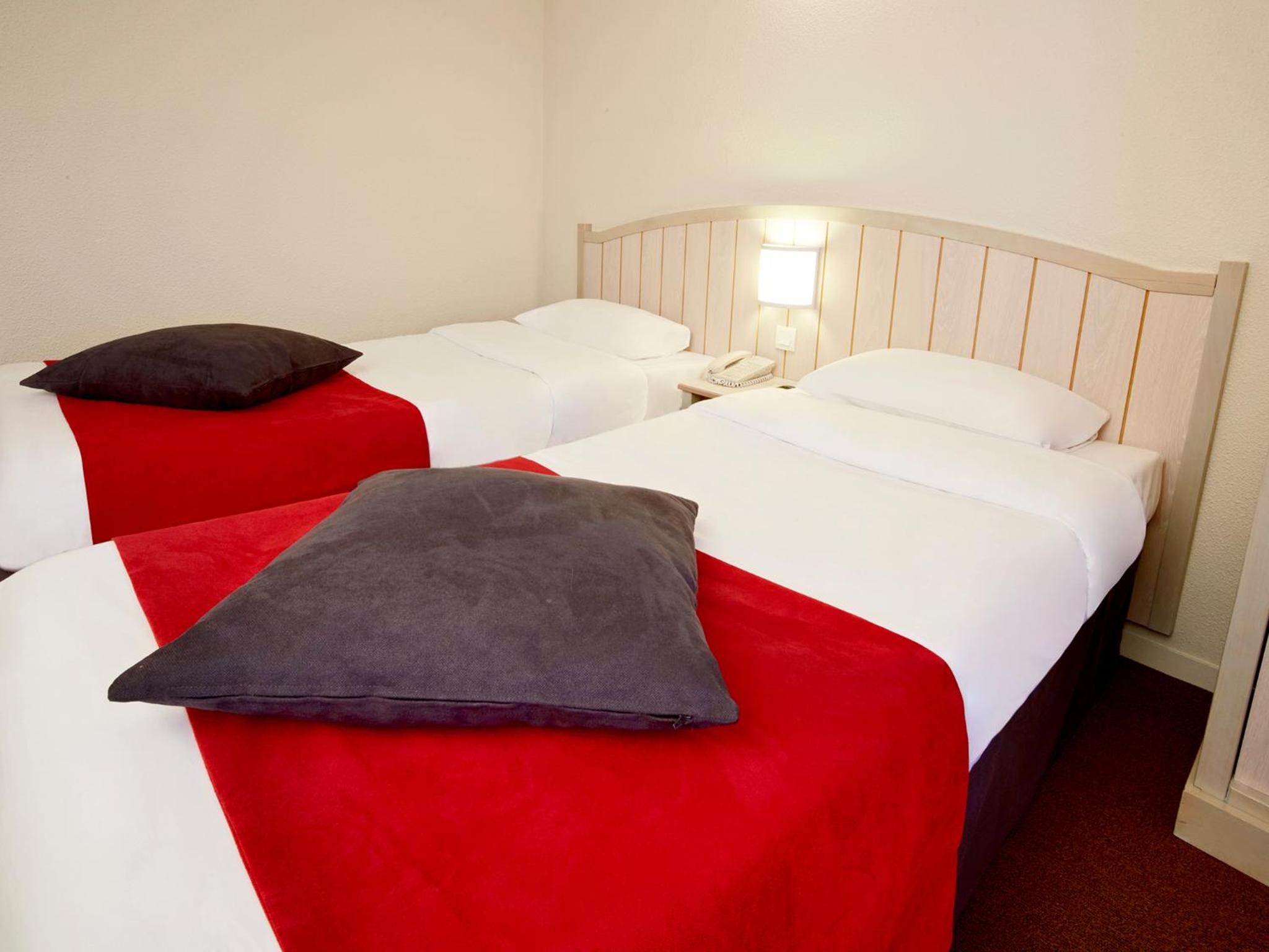 Twin Room - Photo 3