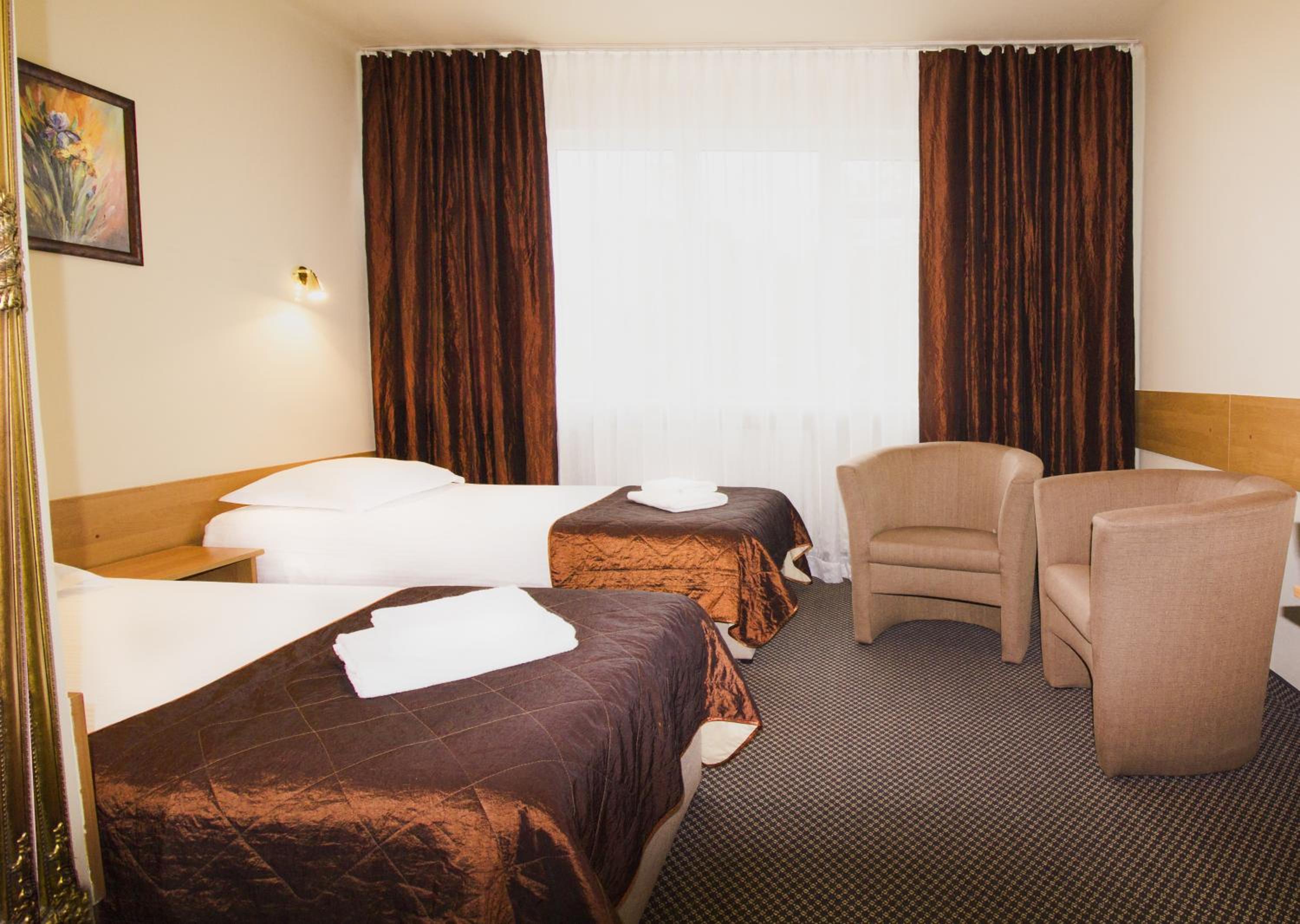 Double or Twin Room - Photo 12