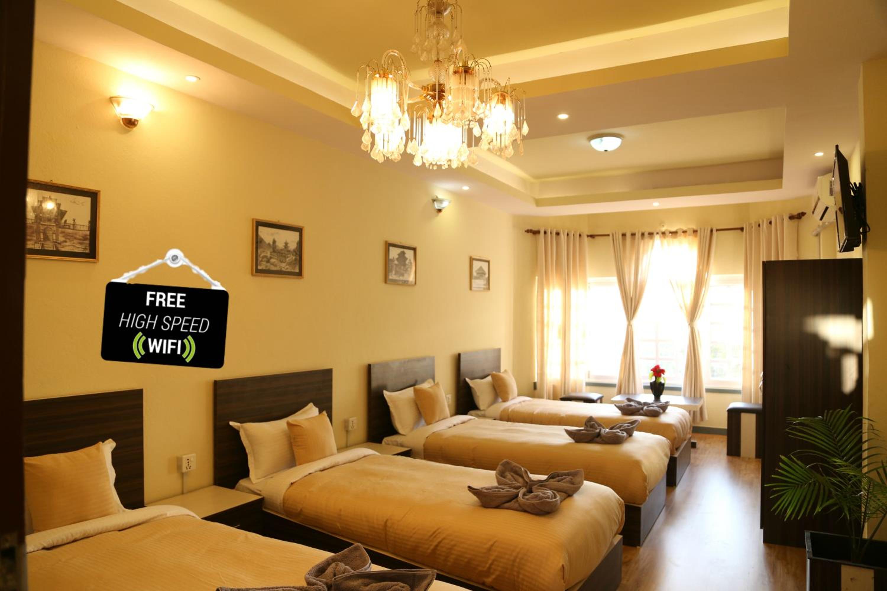 Quadruple Room with Private External Bathroom photo 1