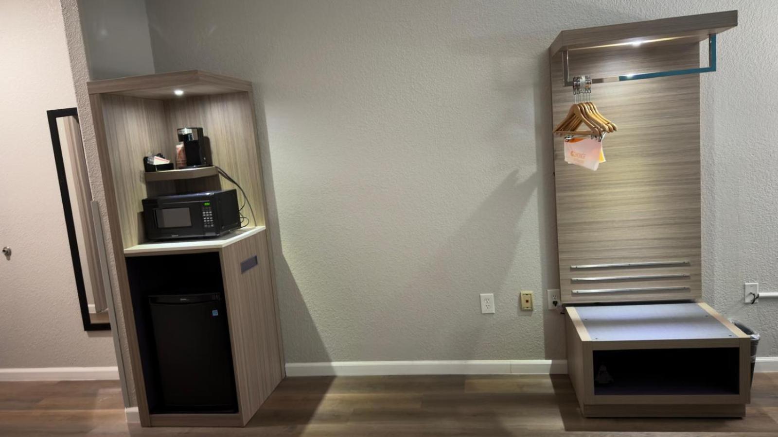 King Room - Disability Access/Non Smoking  - Photo 2