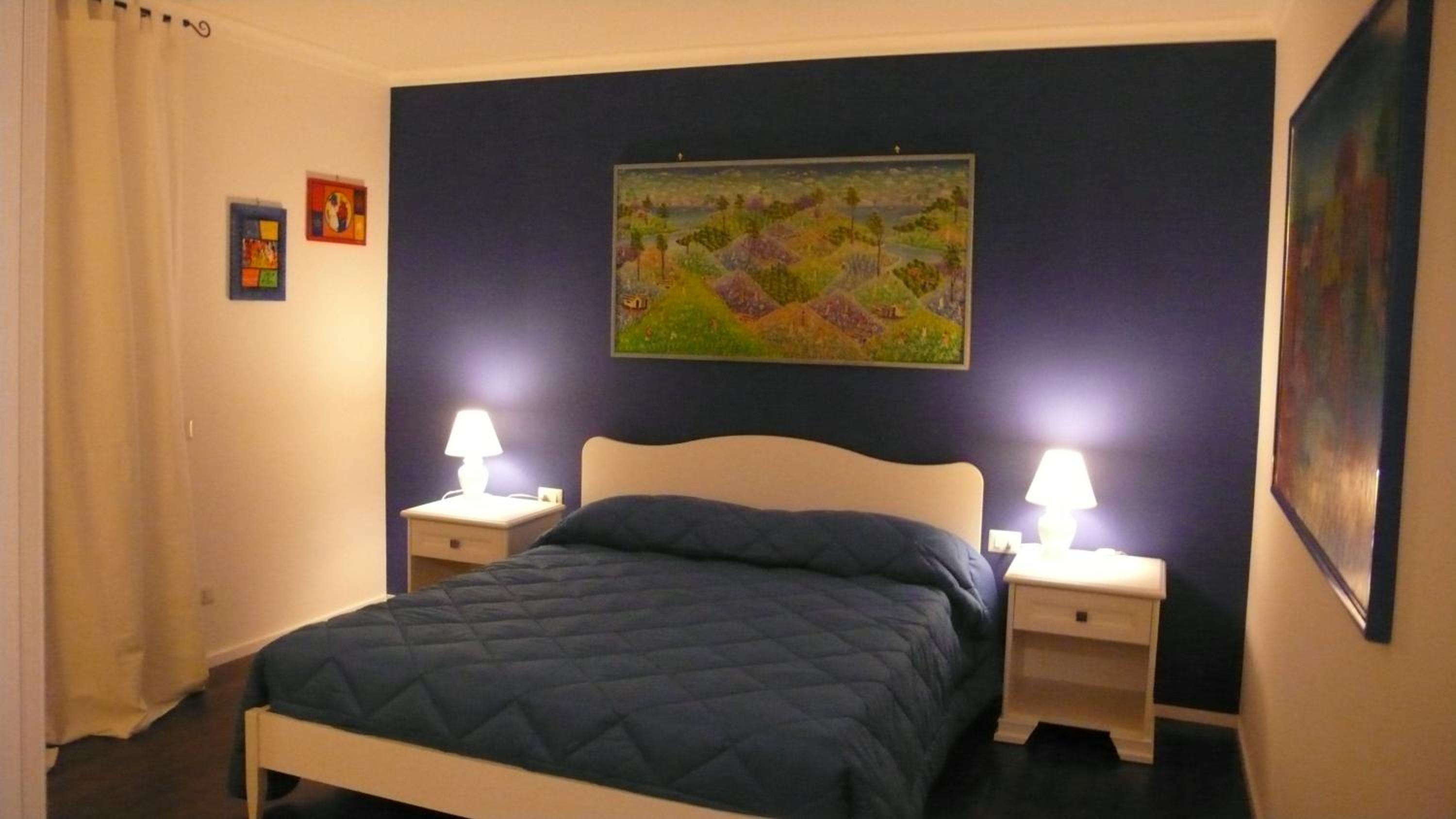 Double Room with Balcony - Photo 3
