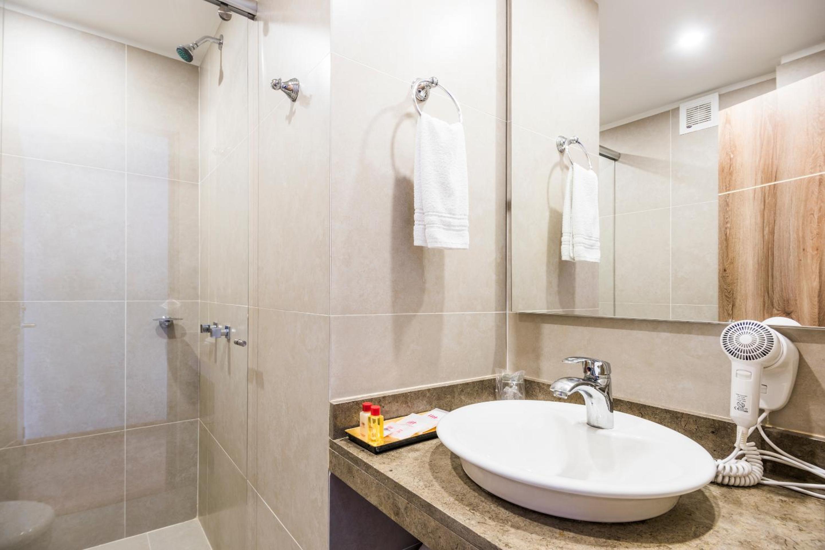 Double Room - Photo 6
