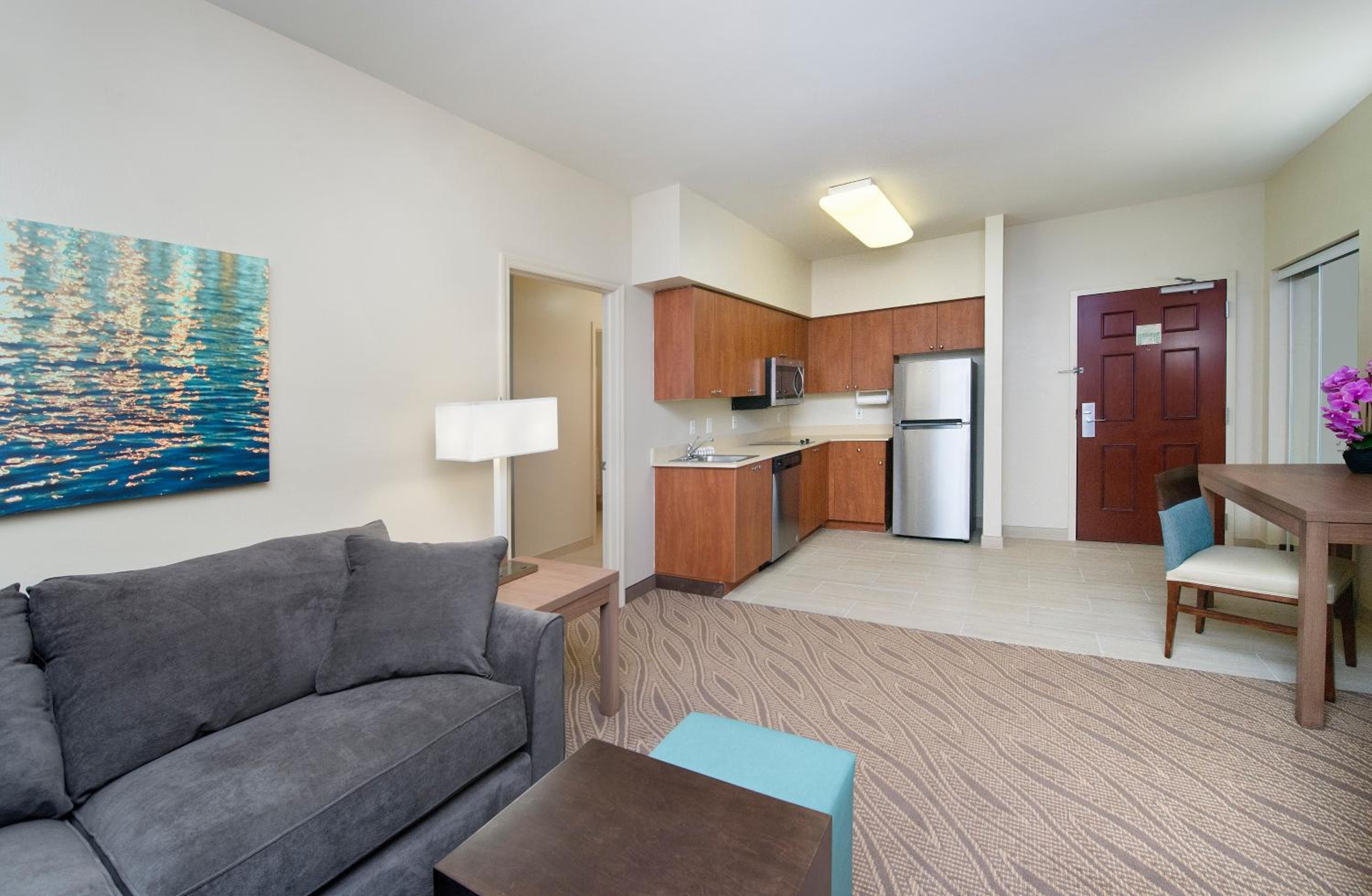 One-Bedroom King Suite With Mobility/Hearing Impaired Access And Tub With Grab Bars, Non-Smoking