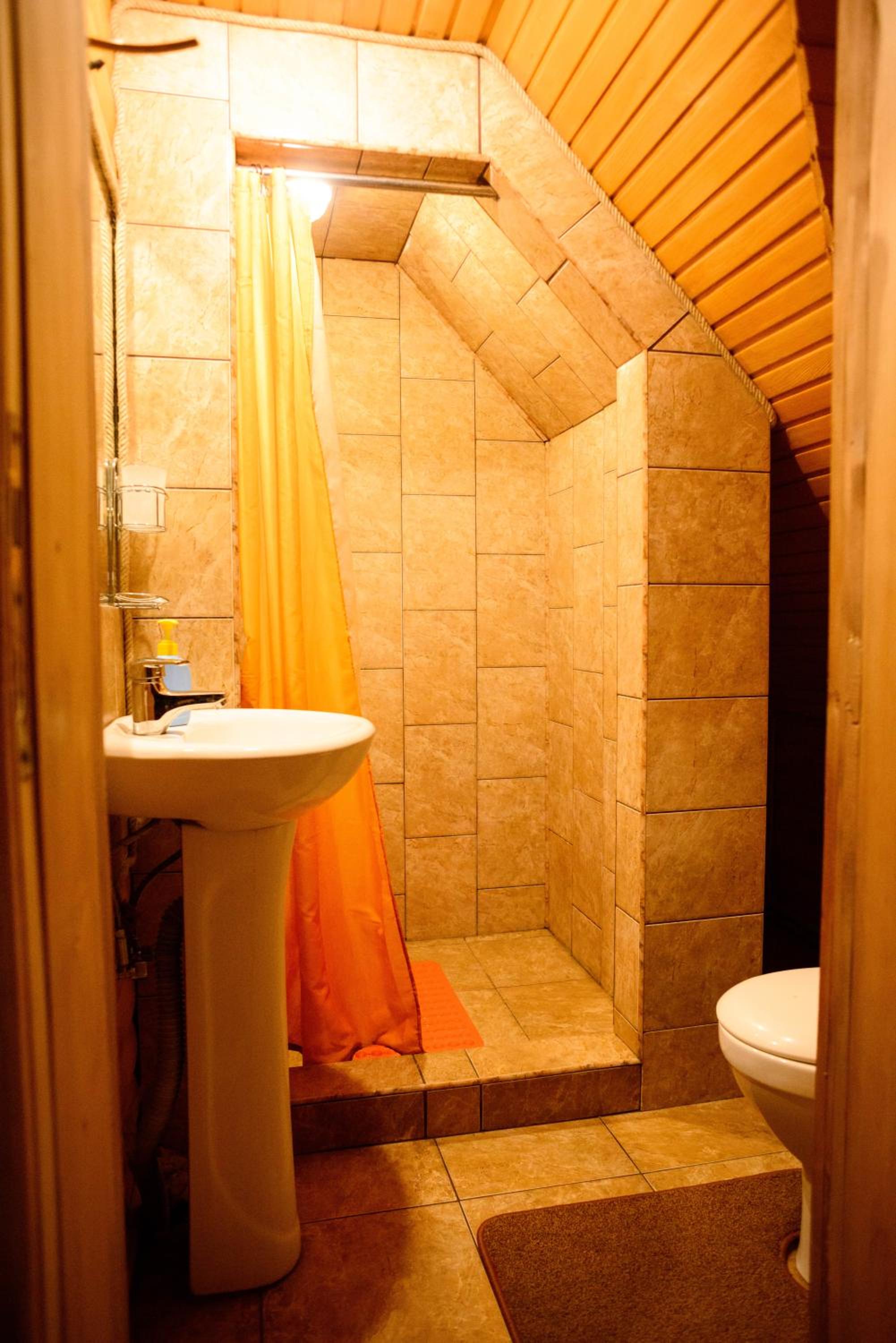 Double Room with Shared Bathroom photo 2