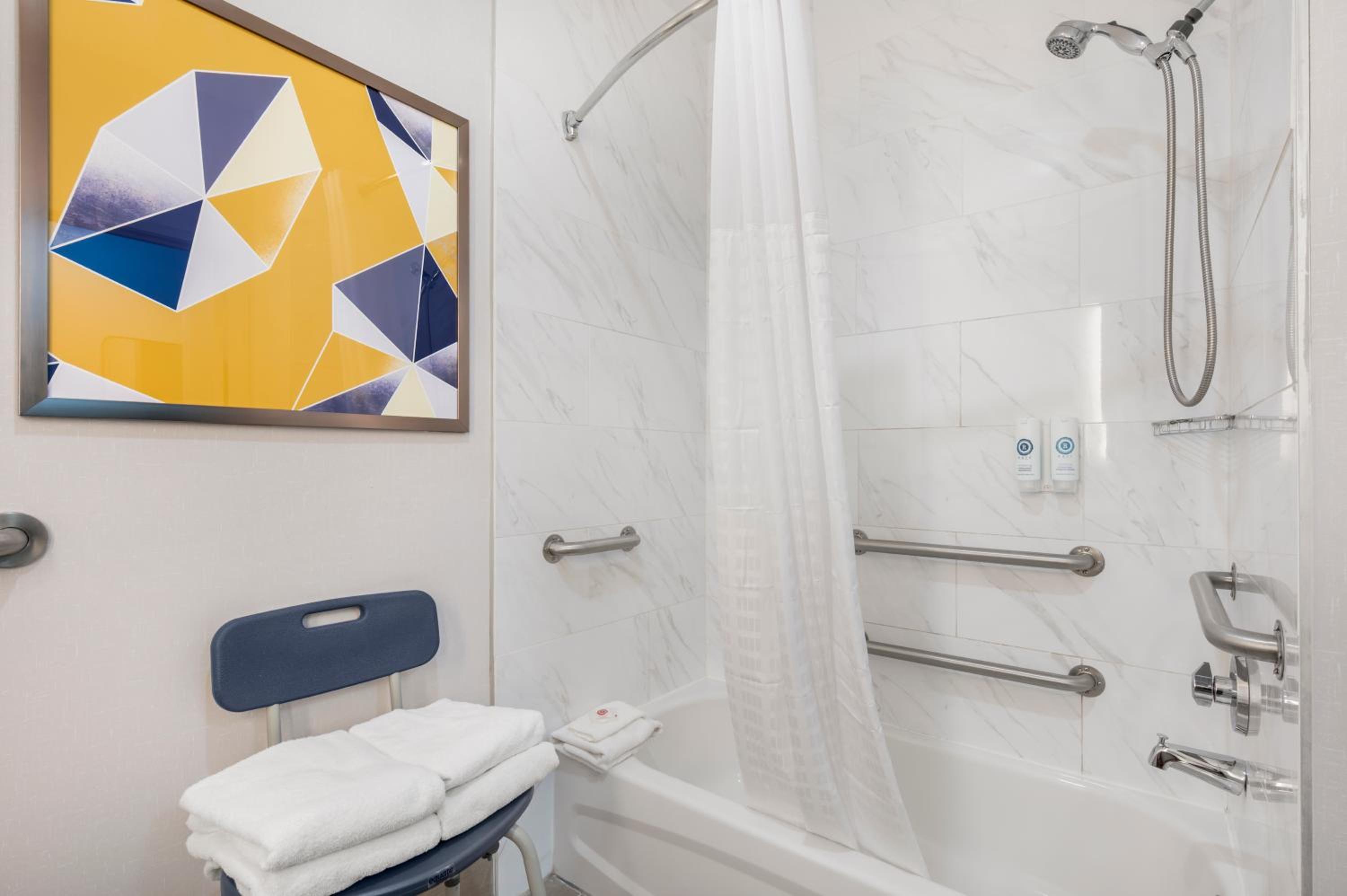King Suite - Accessible/Non-Smoking - Photo 1