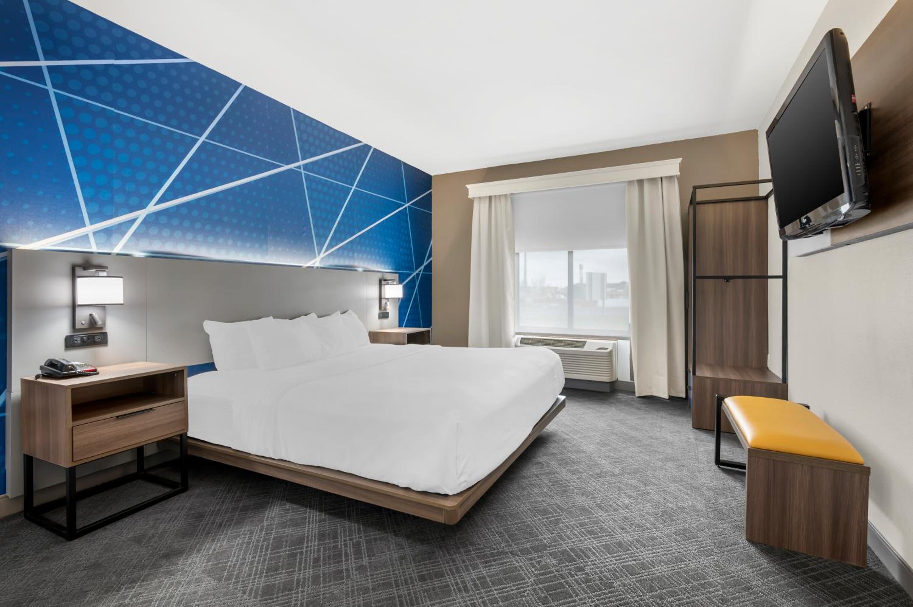 King Suite - Accessible/Non-Smoking - Photo 2