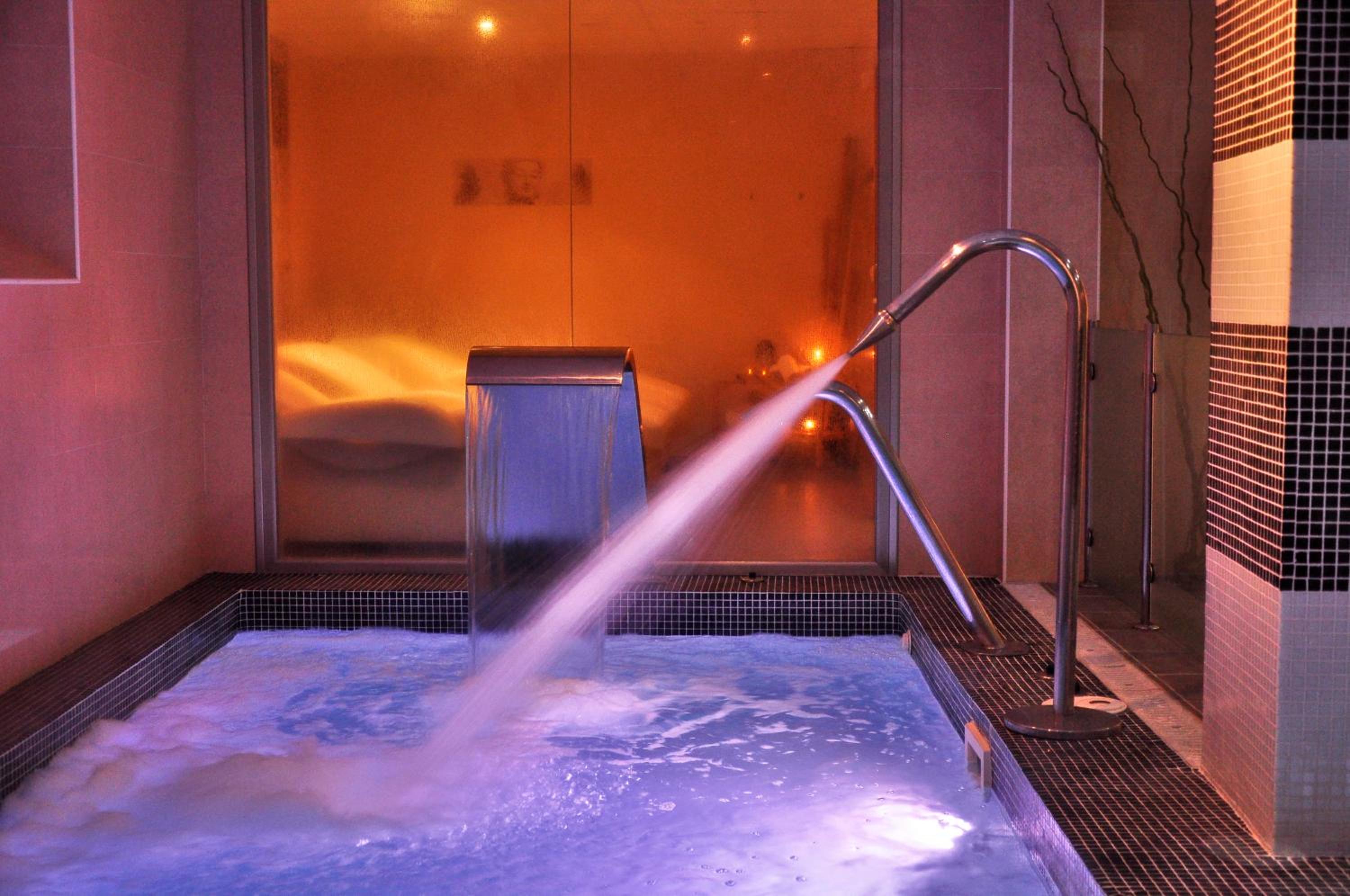 Double Room with Spa Access photo 3