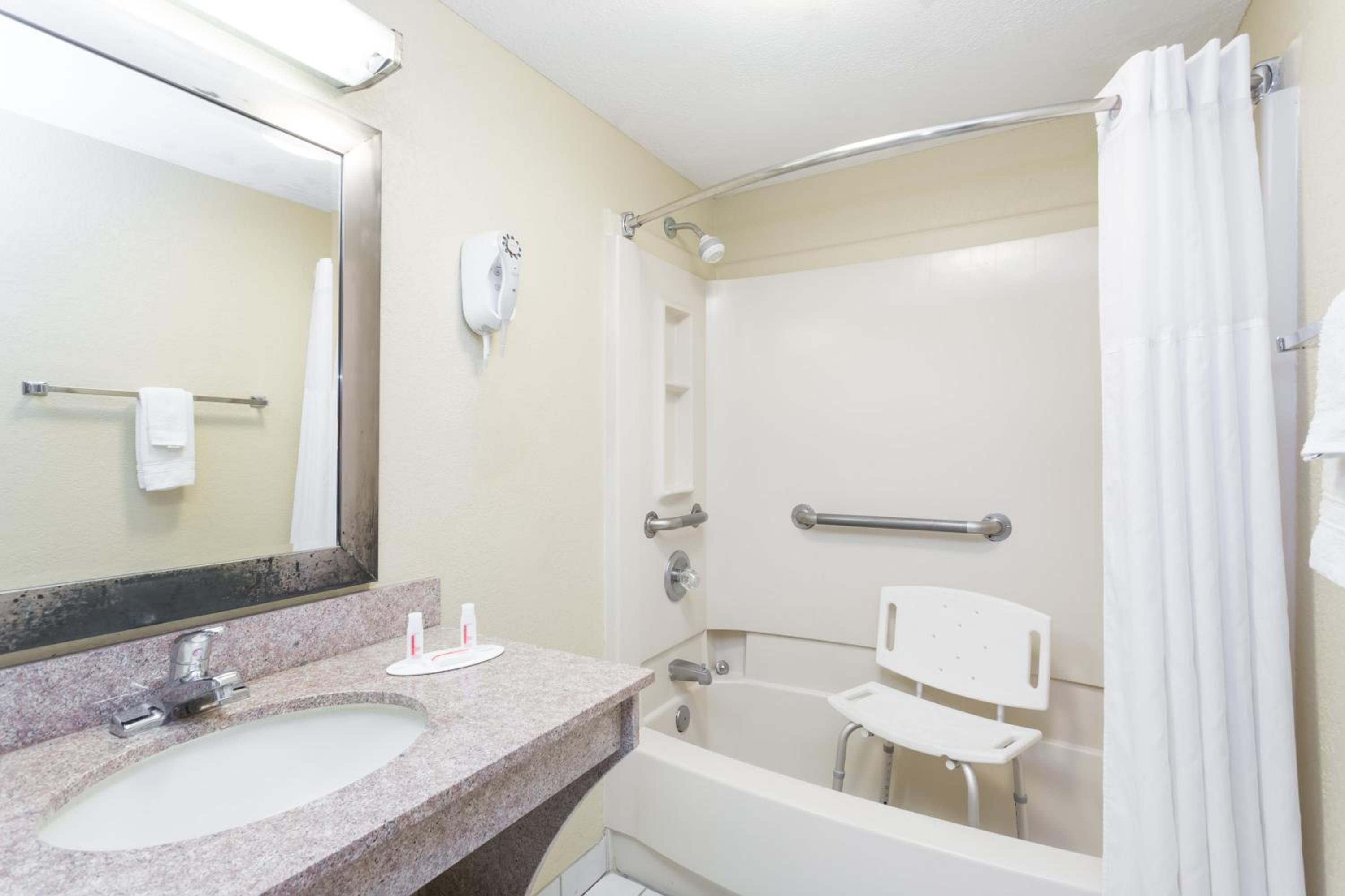 Queen Room with Two Queen Beds - Mobility Access/Non-Smoking