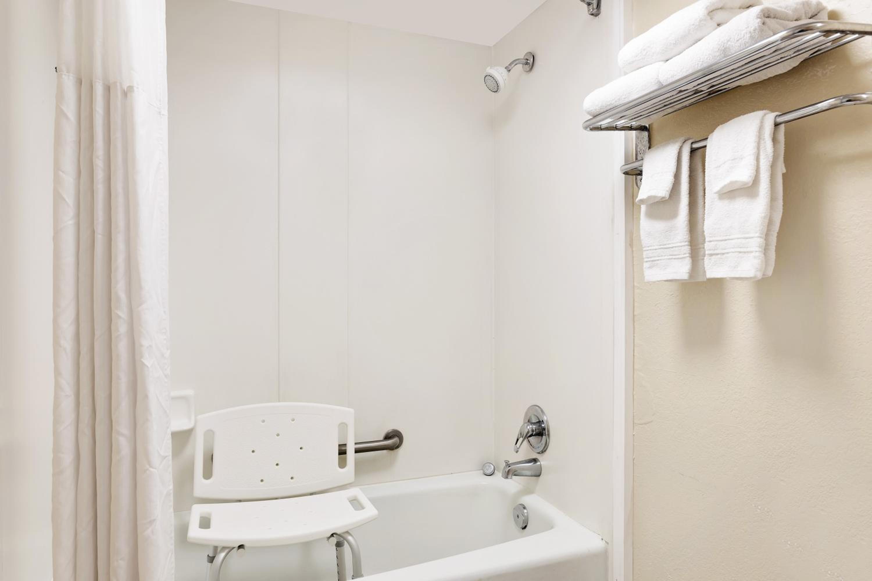 King Room - Mobility/Hearing Accessible - Non-Smoking photo 2