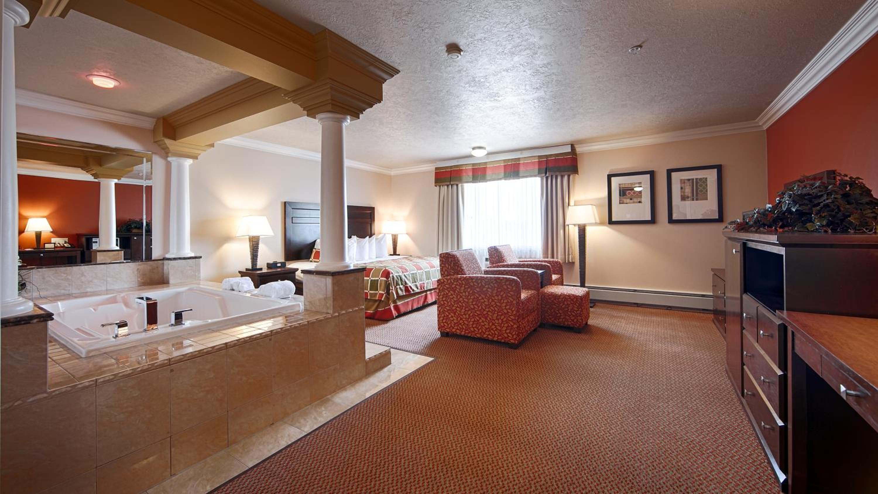 King Suite - Non-Smoking - Photo 5
