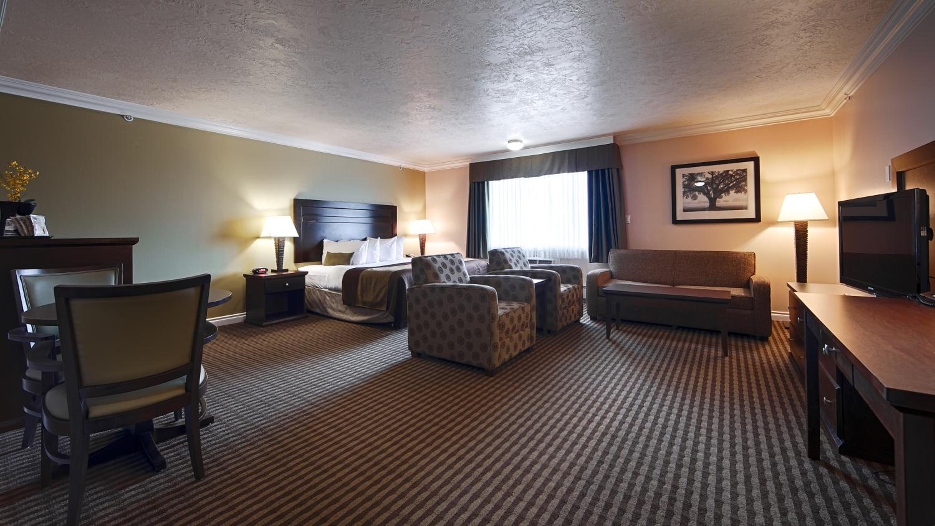 King Room with Spa Bath - Non-Smoking - Photo 2