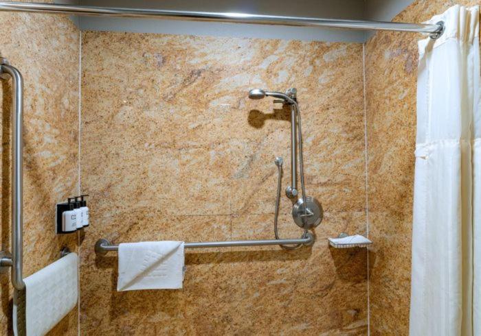 King Room - Disability Access photo 3