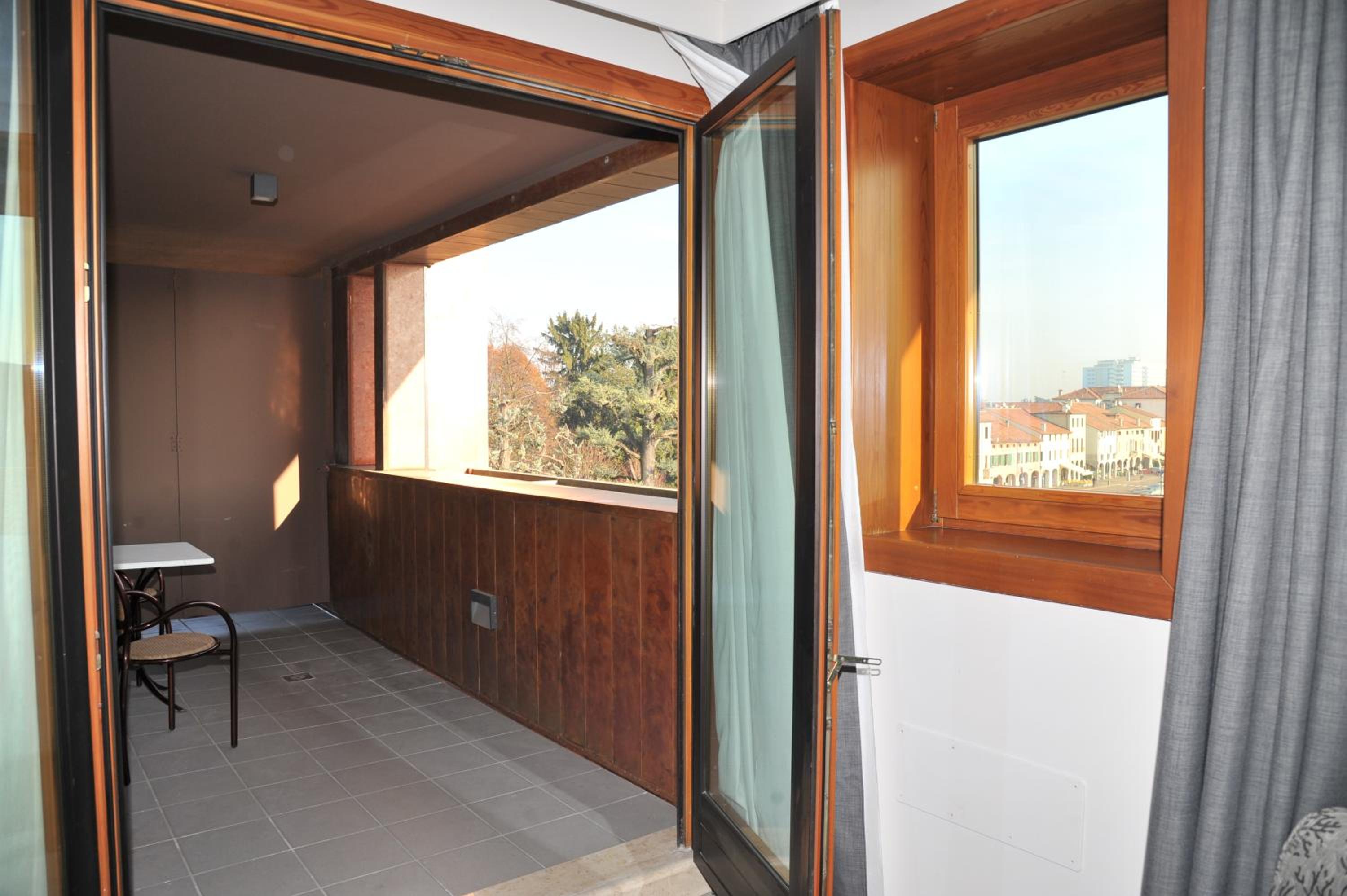 Suite - Photo 2
