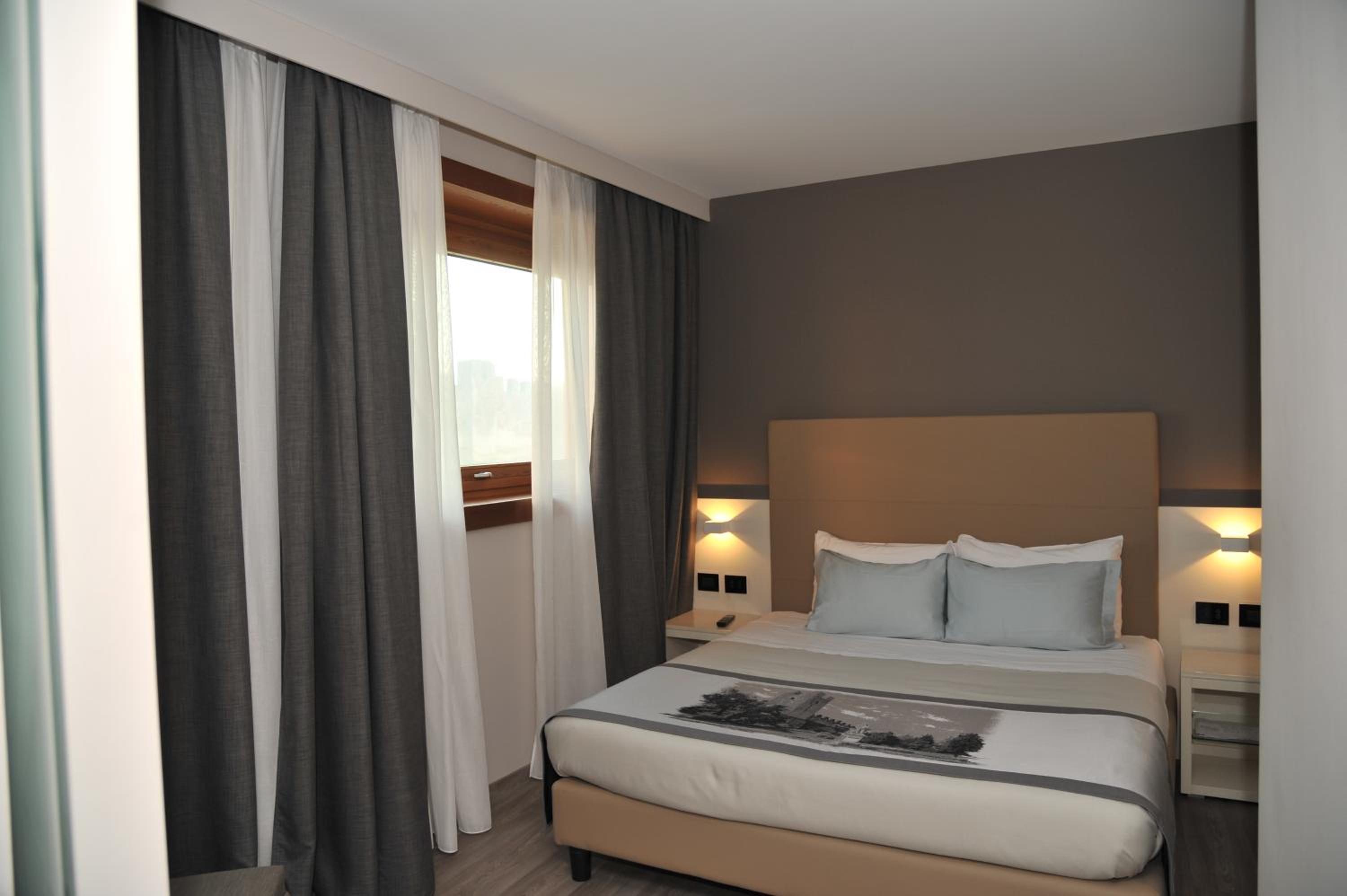 Suite - Photo 3