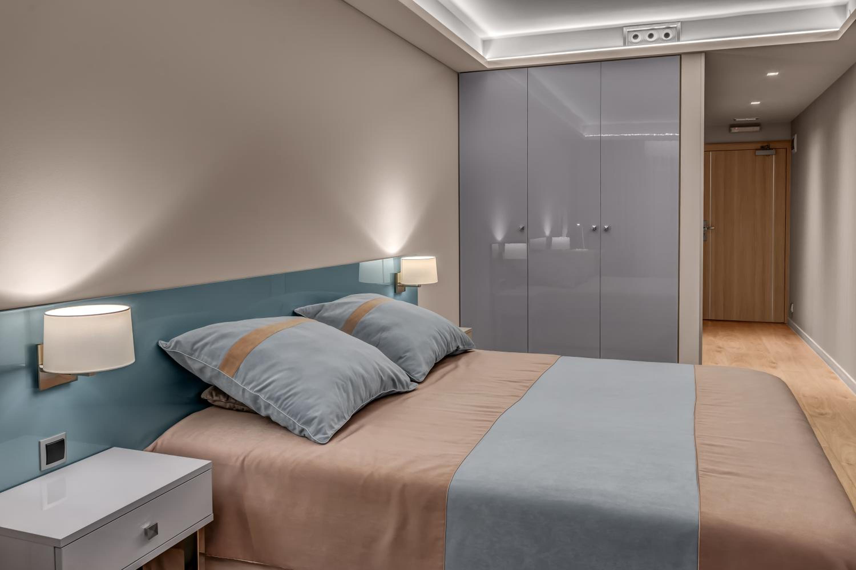 Superior Double Room with Terrace and Mountain View thumbnail 6
