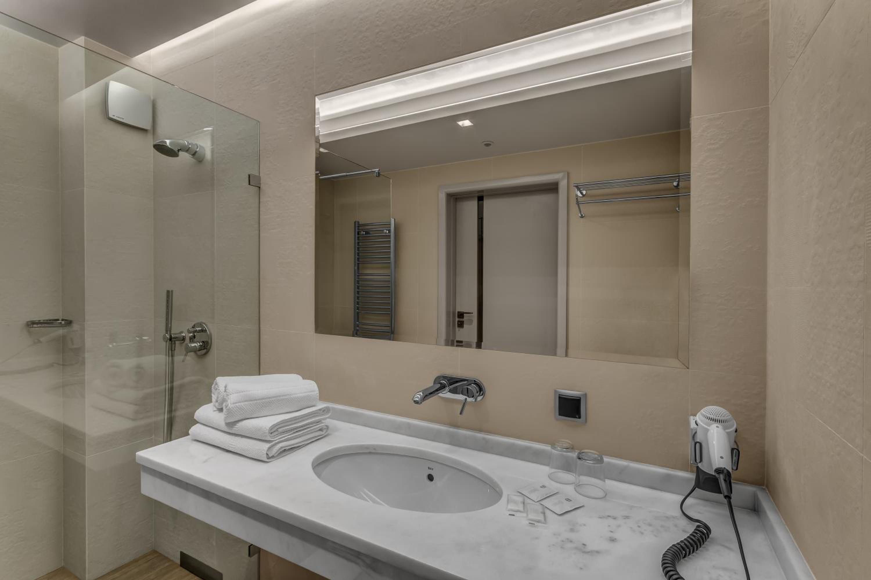 Superior Double Room with Terrace and Mountain View