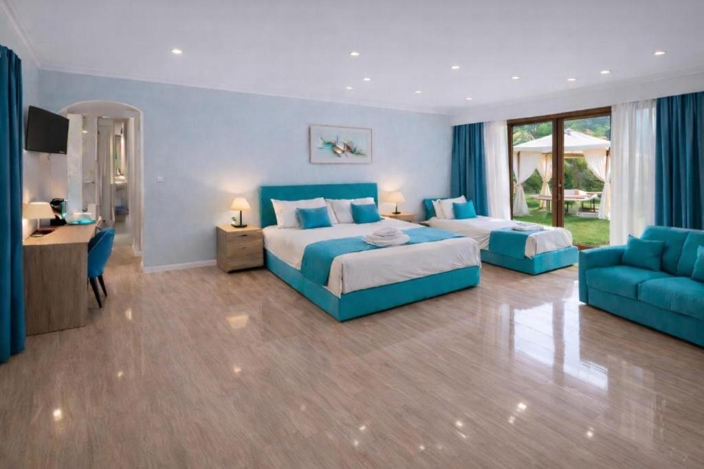 Triple Room with Private Bathroom