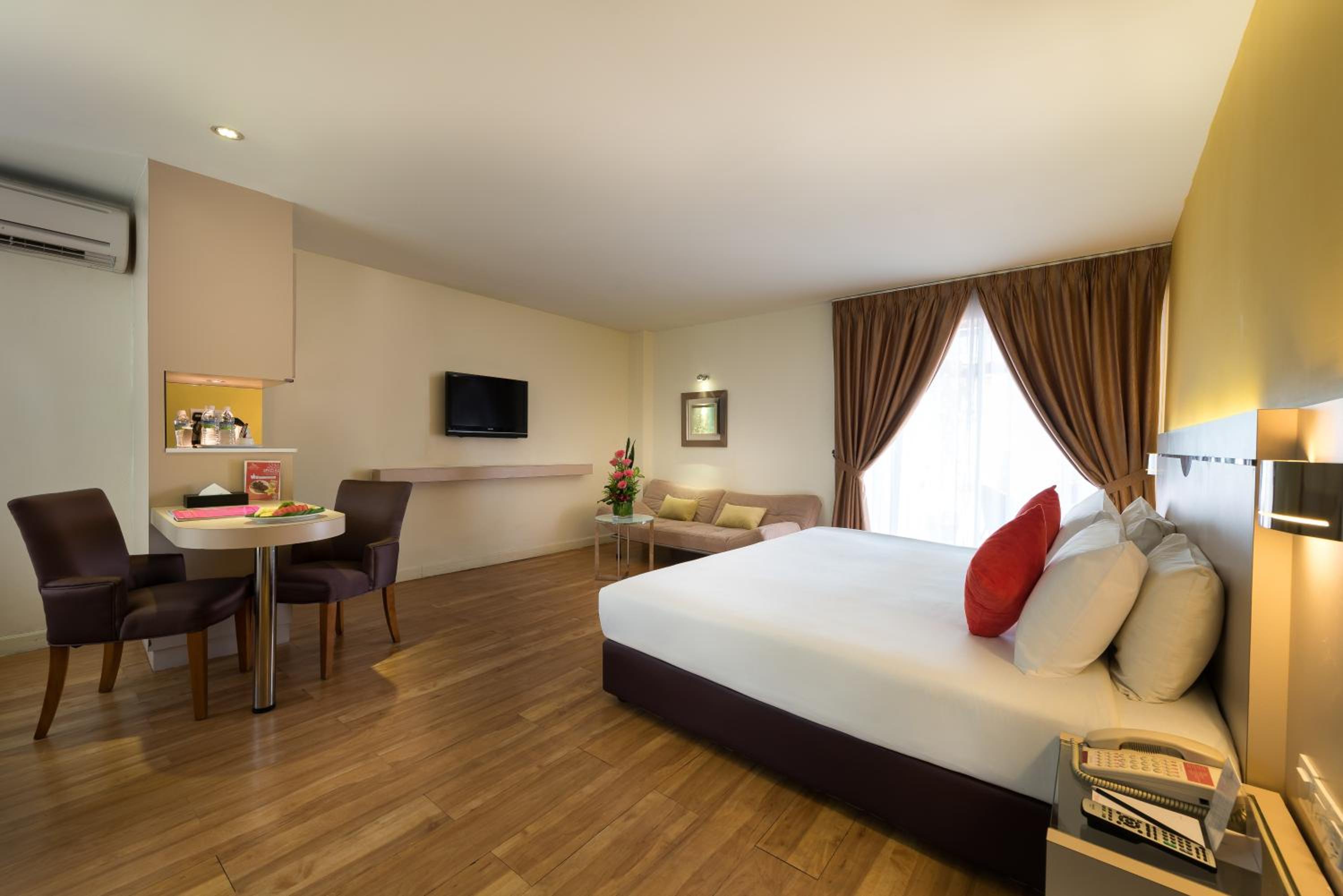 Executive Suite photo 2