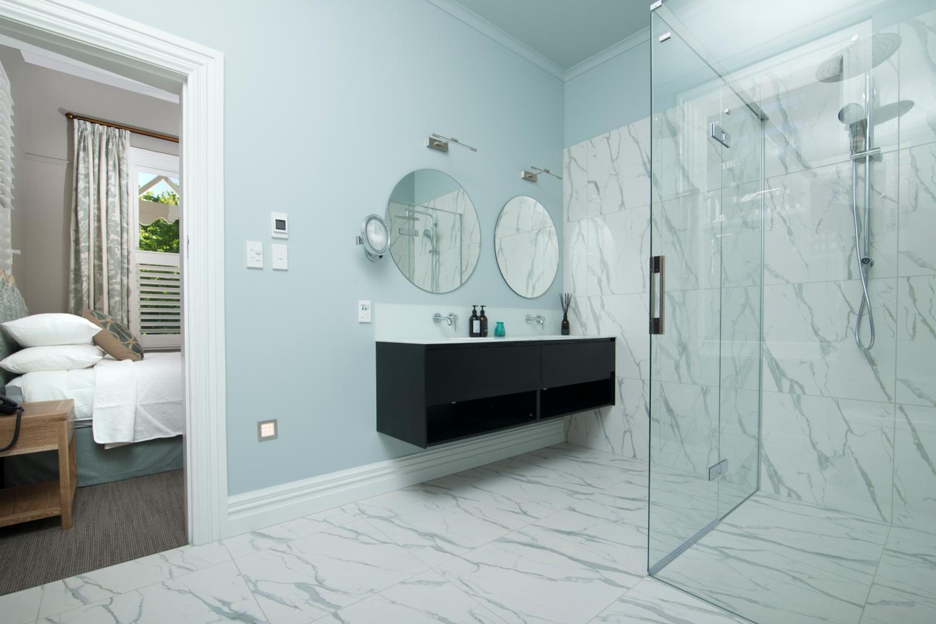 Queen Room photo 1