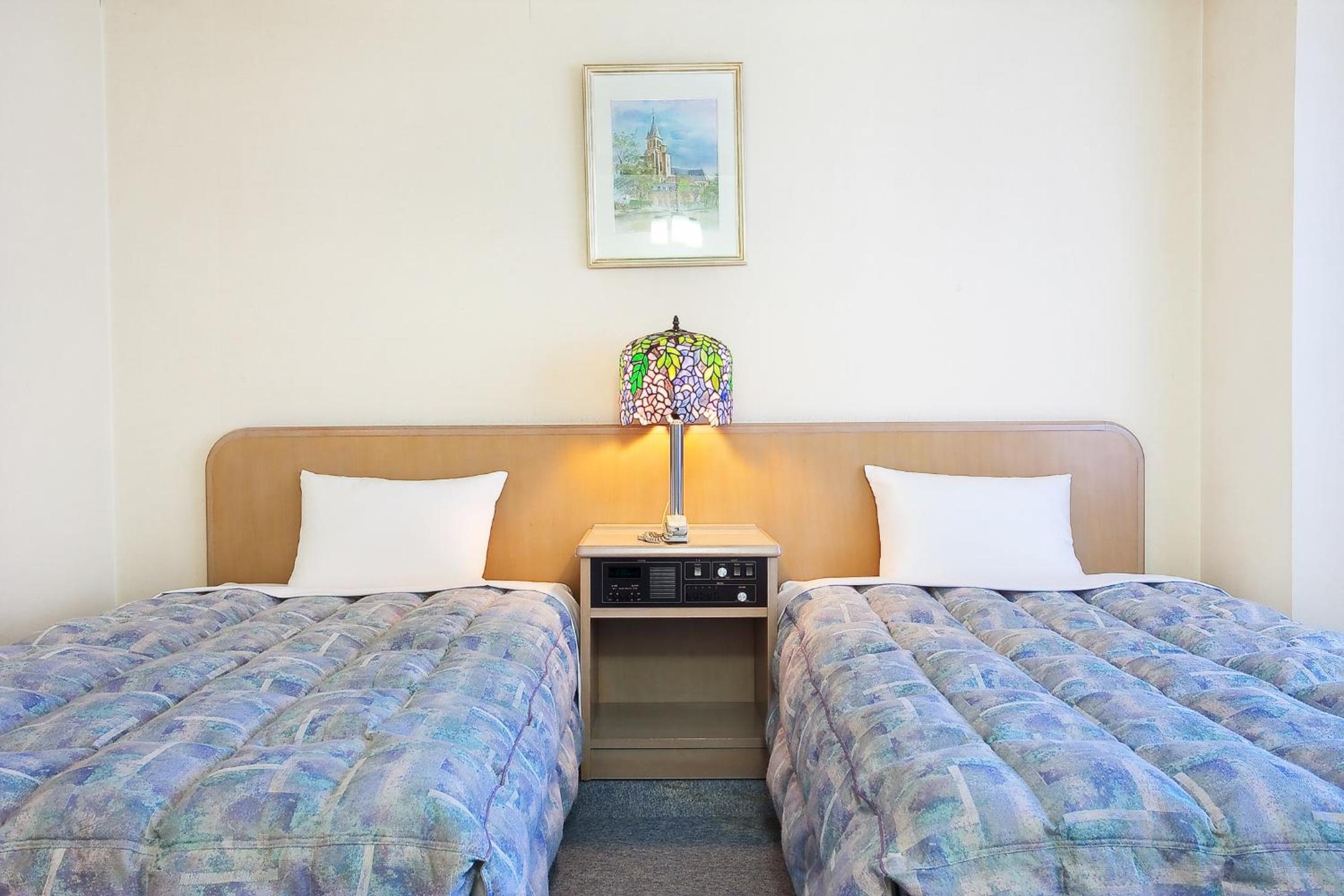Twin Room - Non-Smoking photo 3