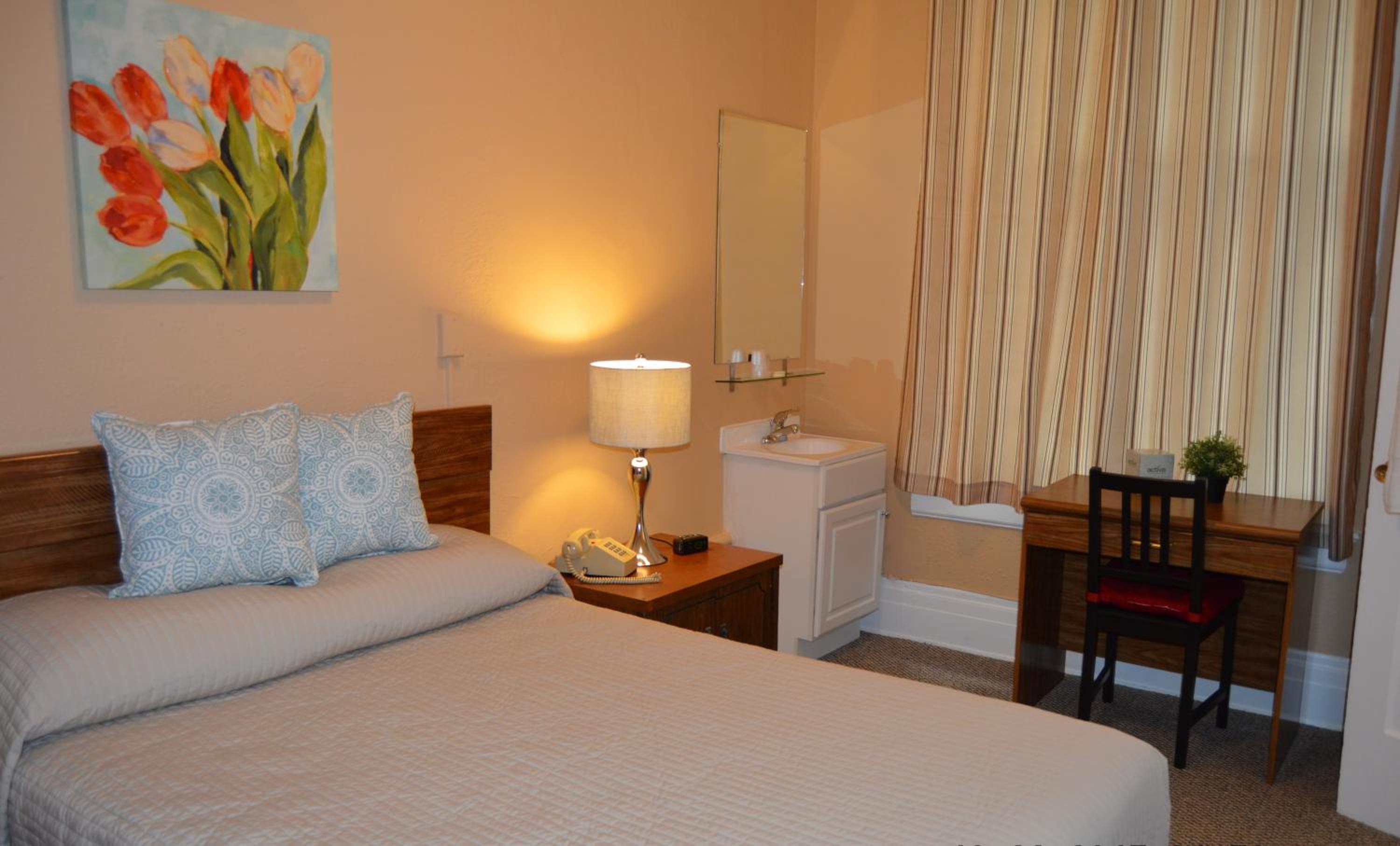 Deluxe Queen Room - Photo 2