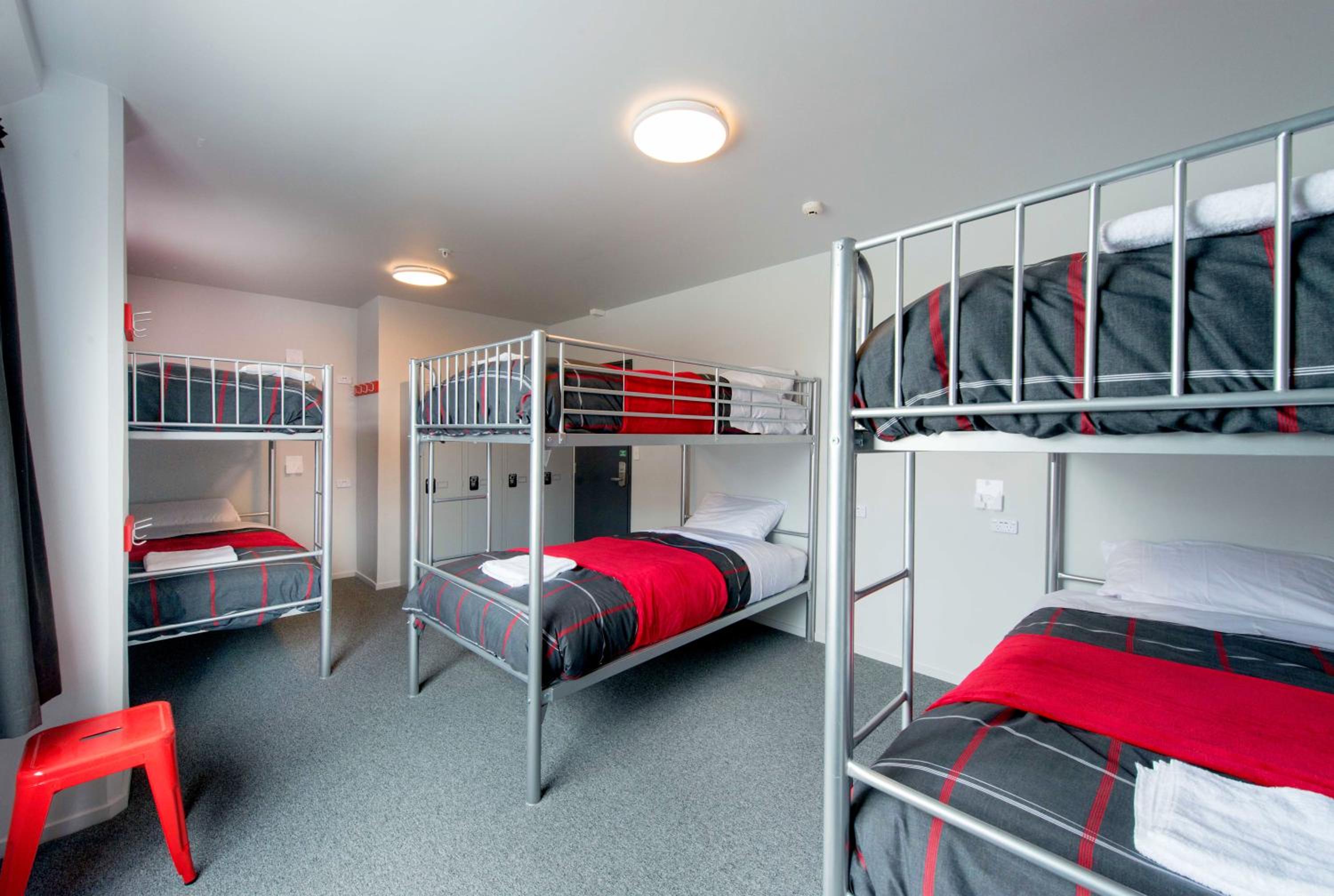 Bed in 6-Bed Dormitory Room photo 3