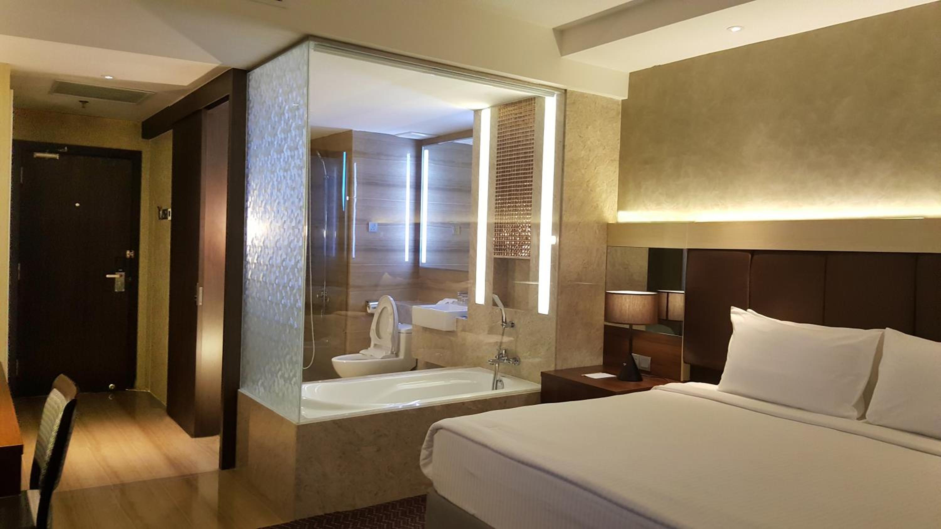 Premier Deluxe King Room - Bathtub
