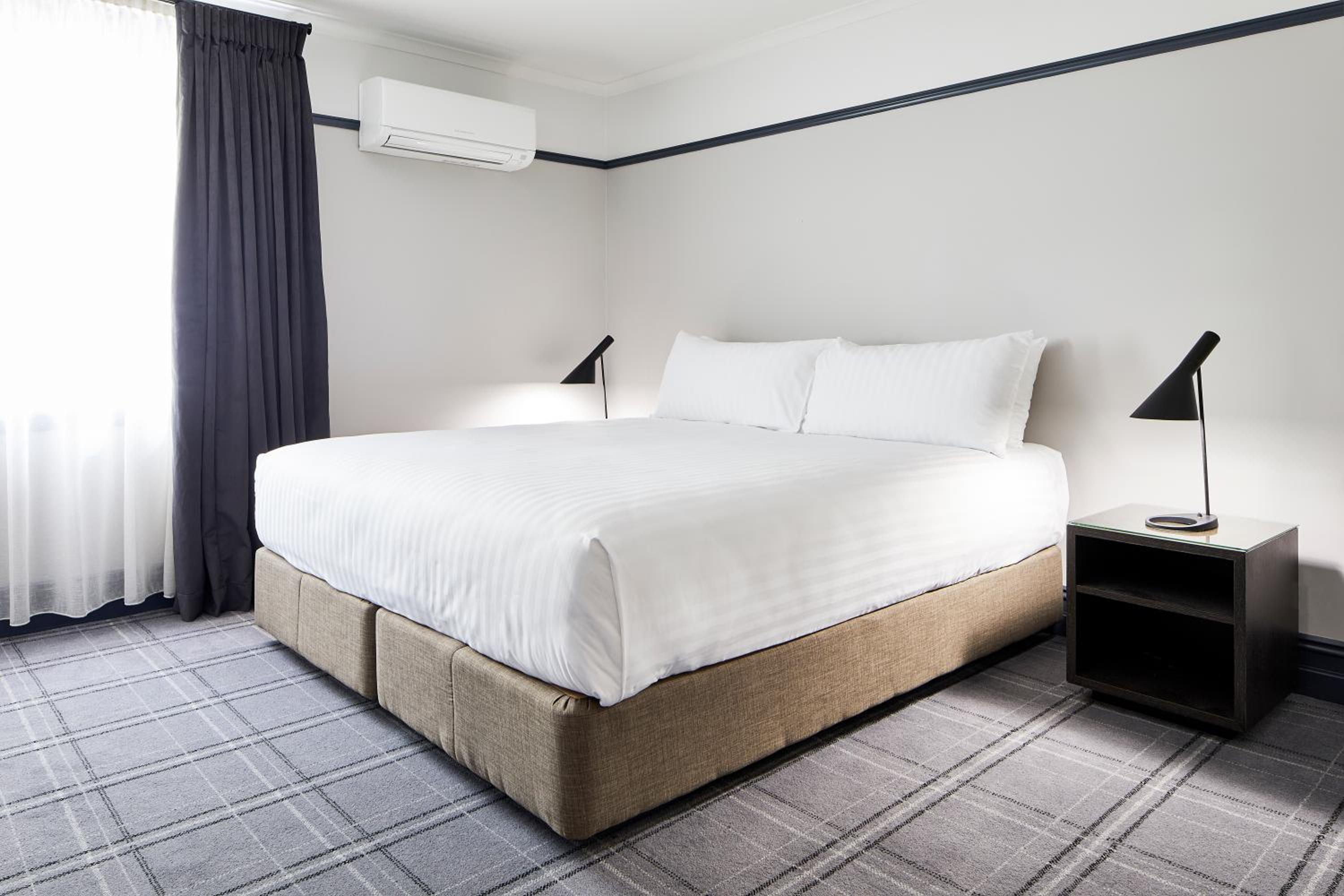 Deluxe King Room - Photo 1