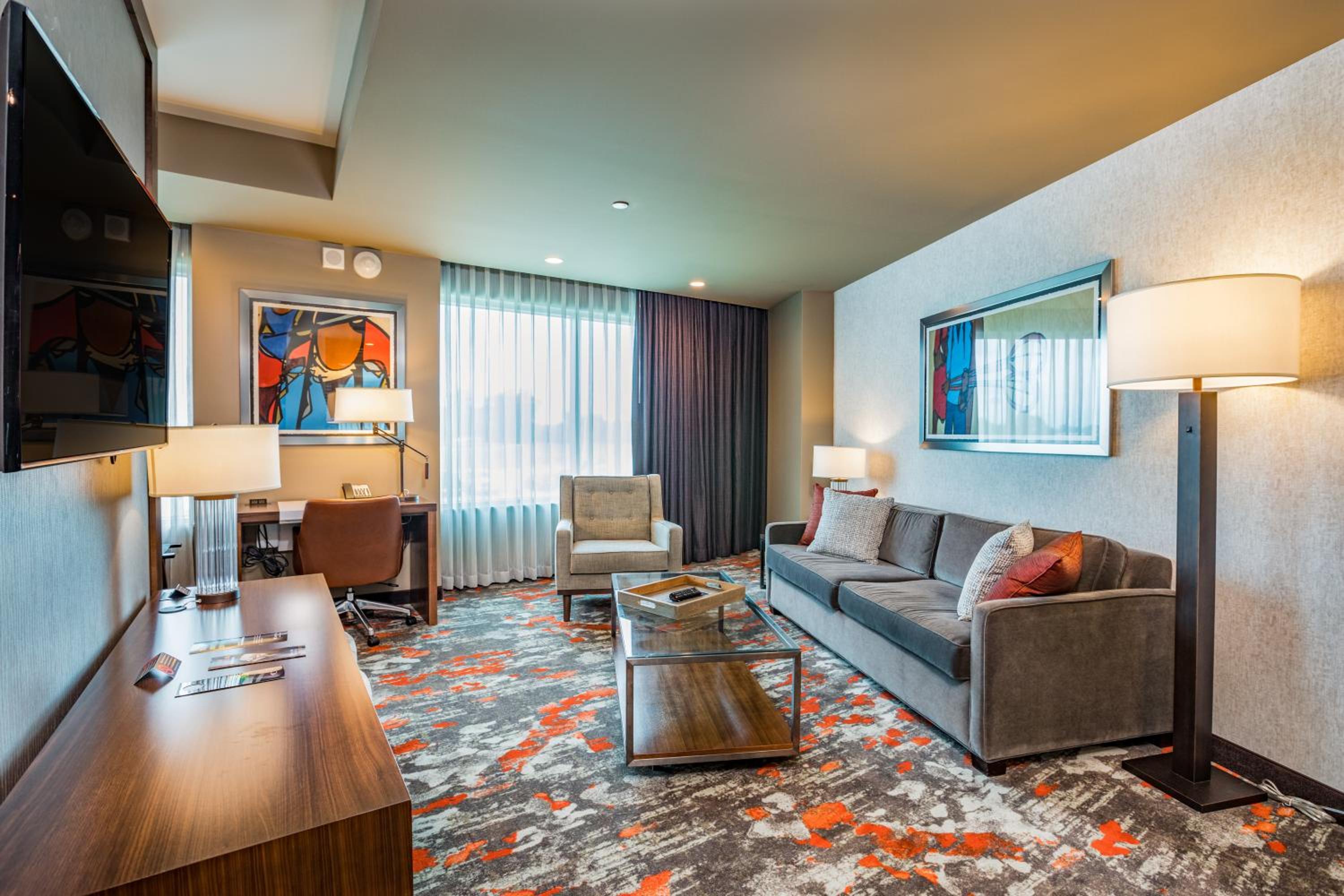 King Angle Suite - Hearing Accessible/Non-Smoking
