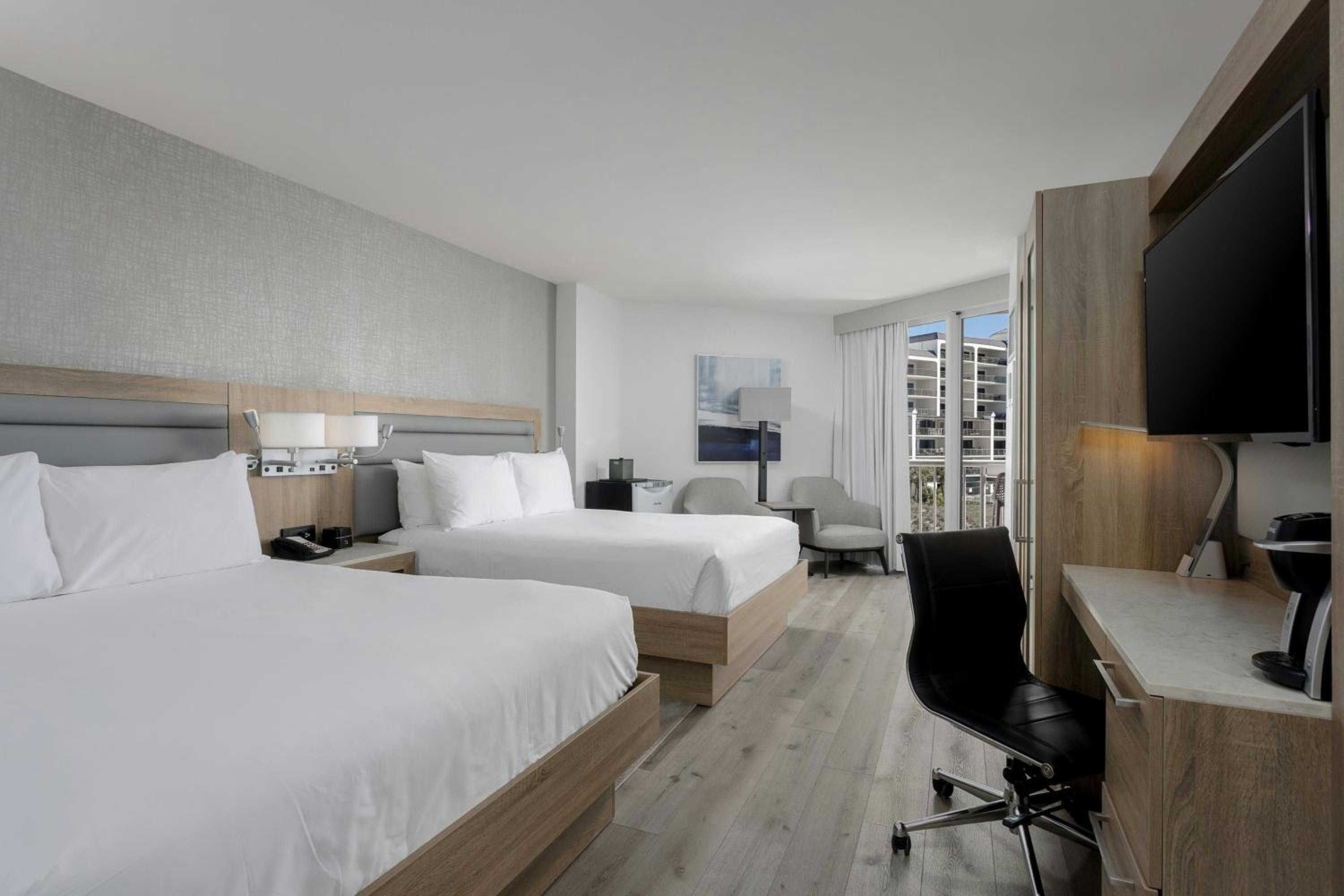 Standard Queen Room with Two Queen Beds and Coastline View - Photo 1