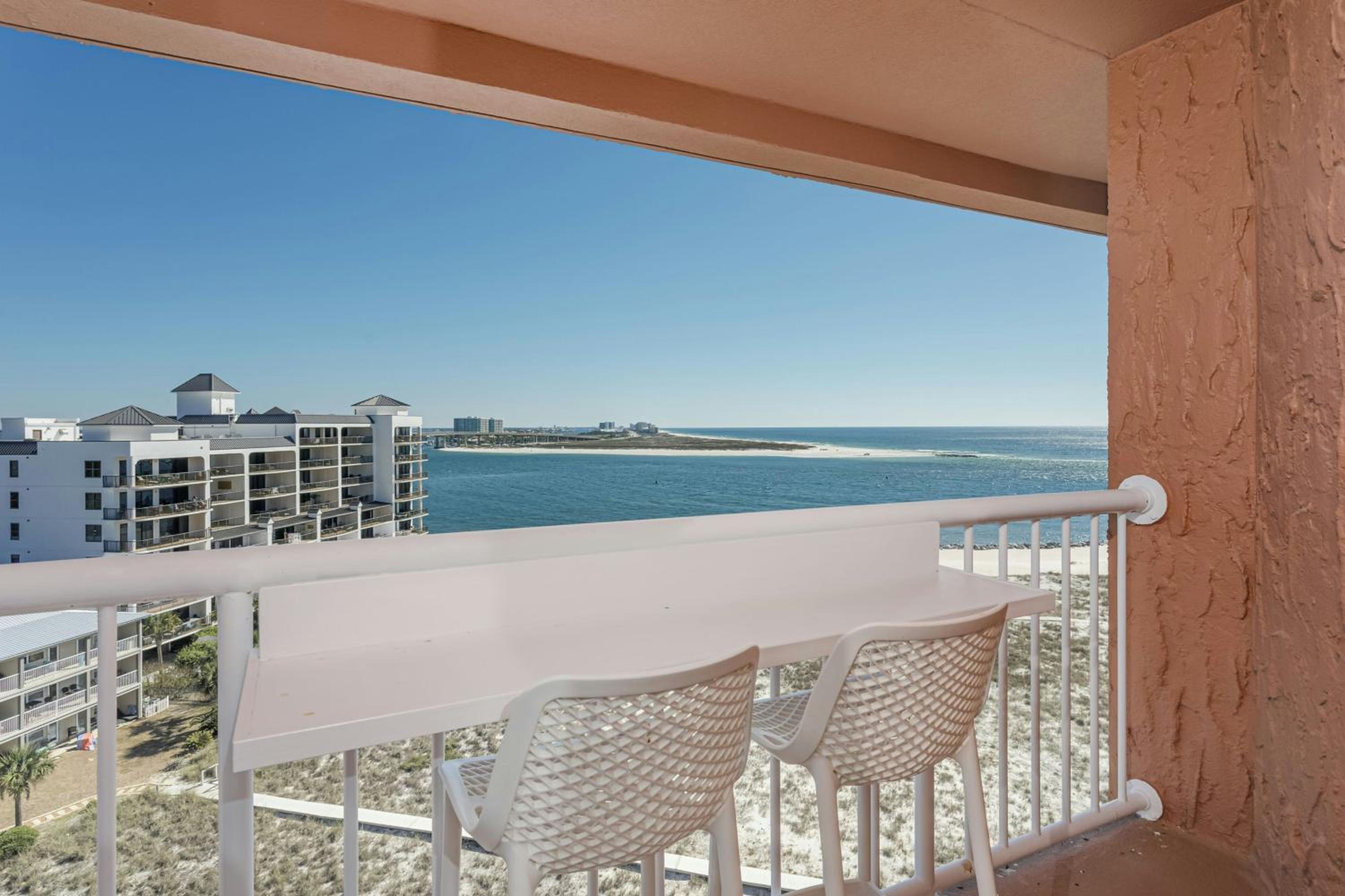 Standard King Room with Coastline View - Photo 4