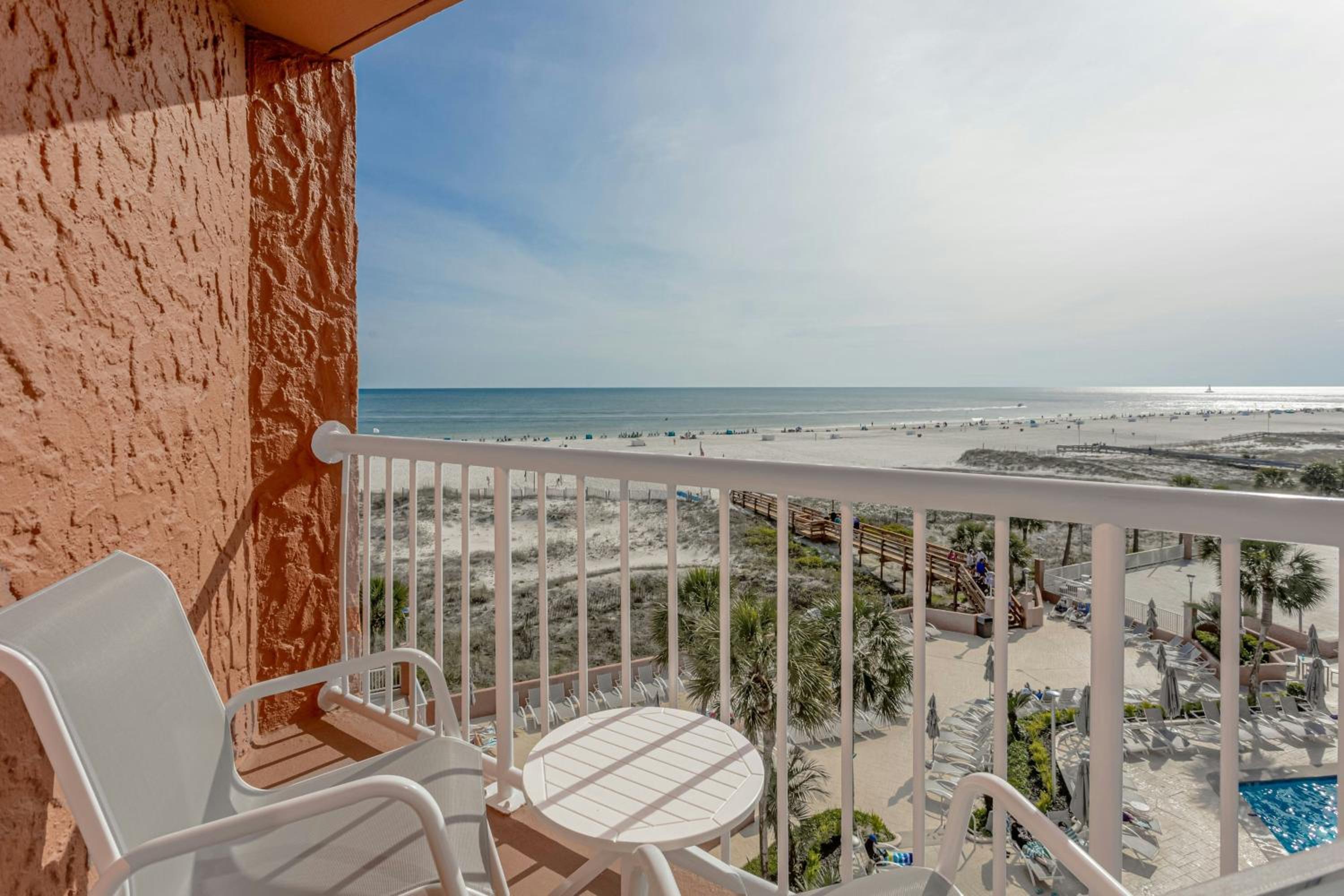 Standard Queen Room with Two Queen Beds and Partial Gulf View - Photo 4