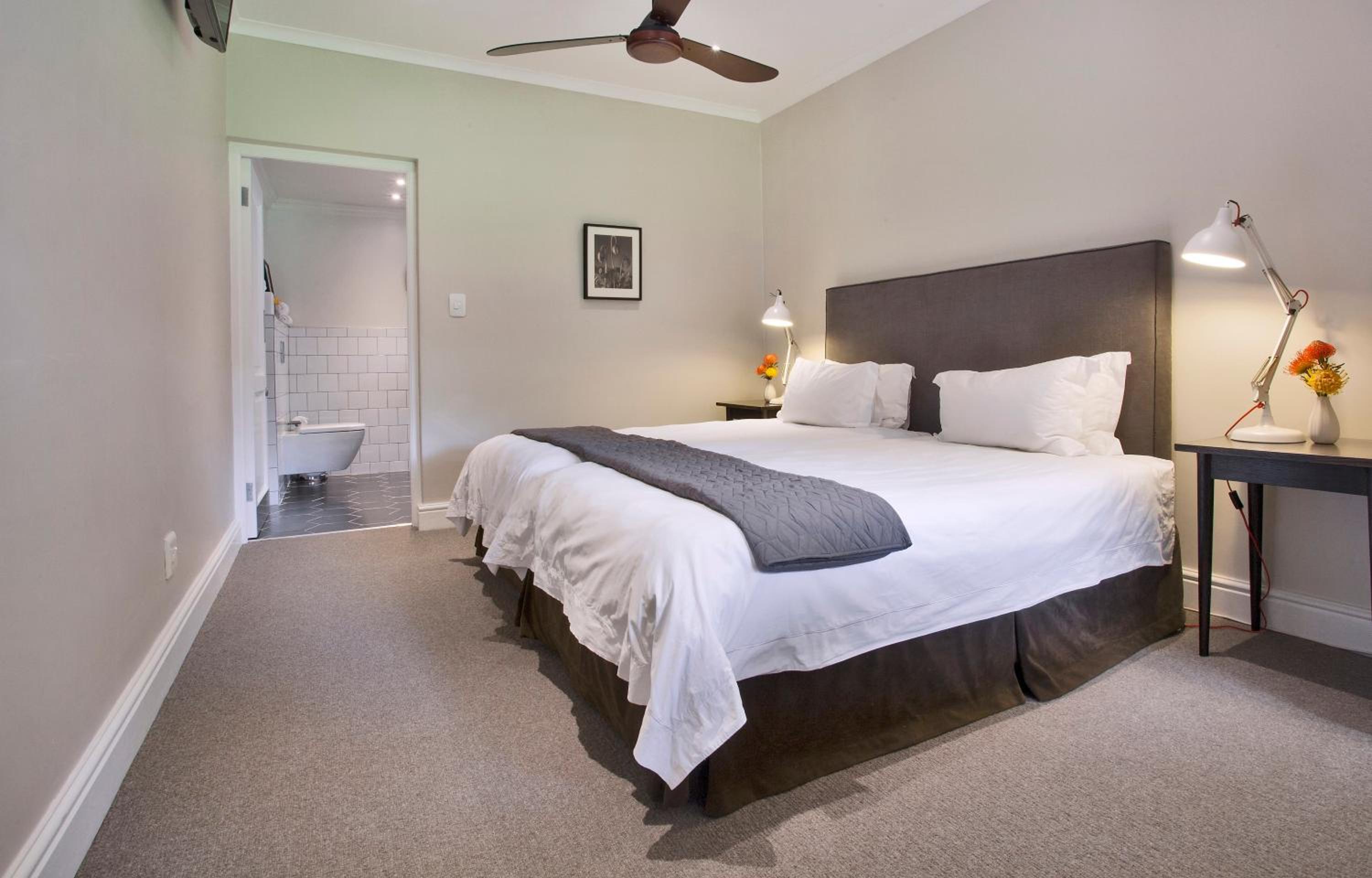 Courtyard Twin Room (no view)