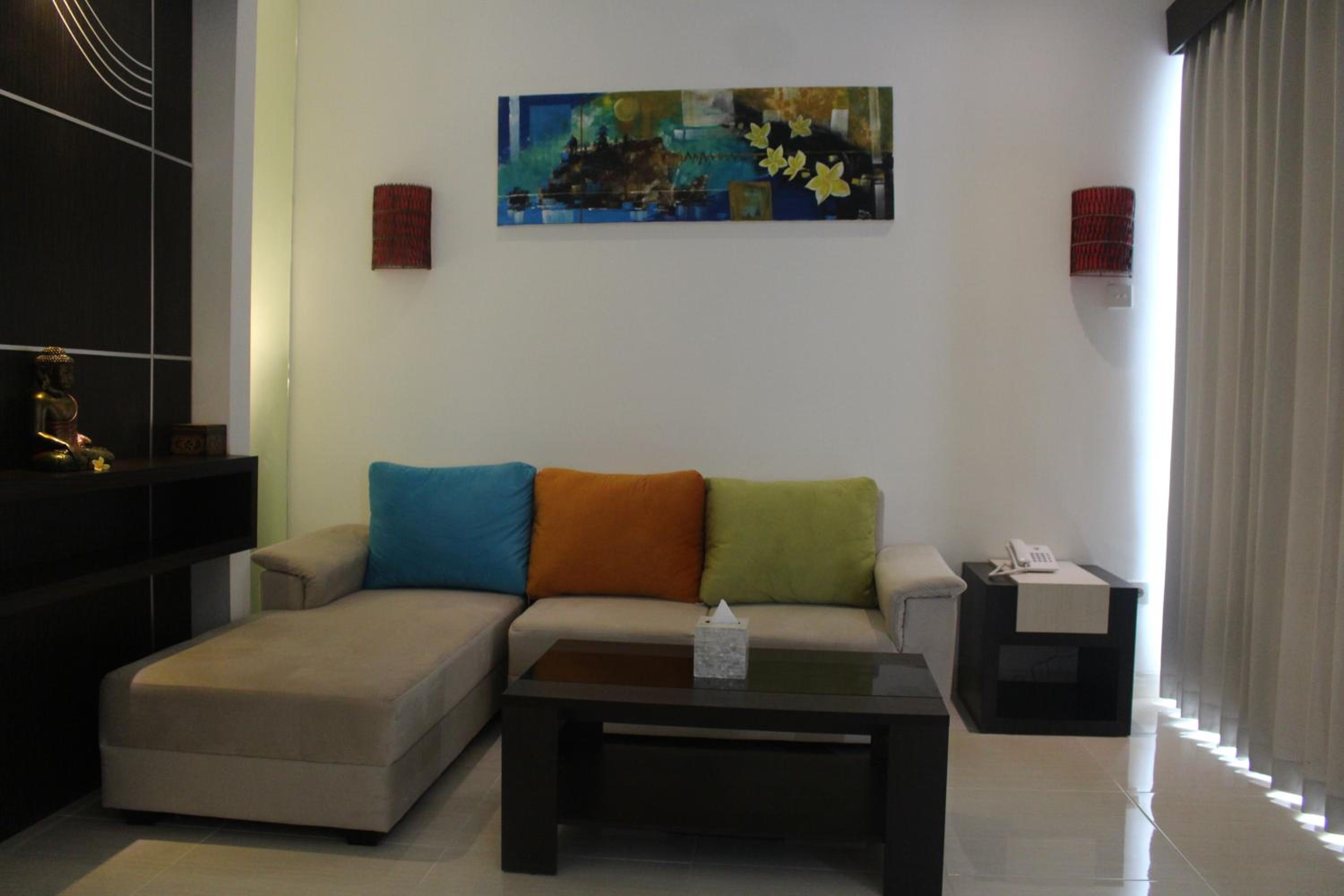 Pavilion Room with Living Room - Photo 11