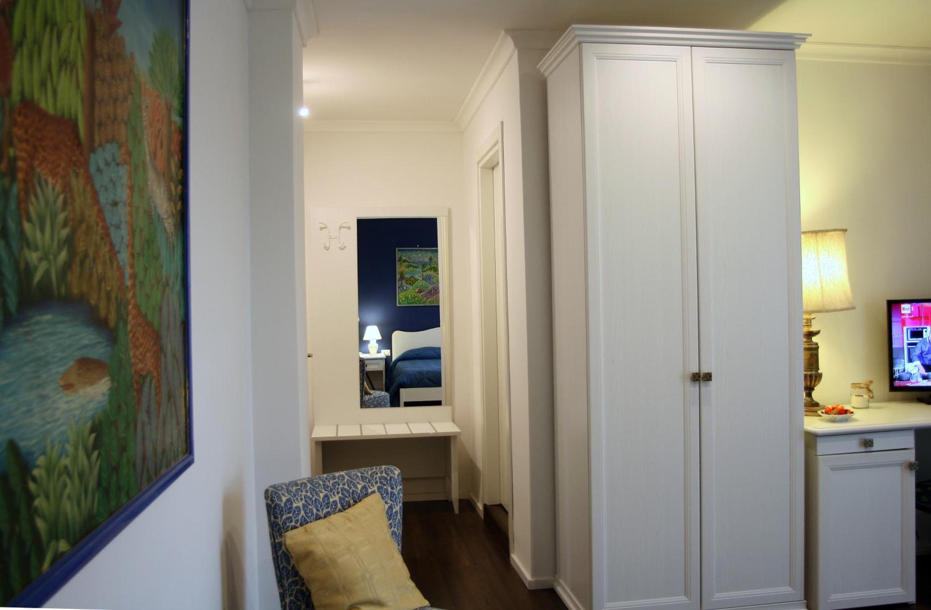 Double Room with Balcony - Photo 2