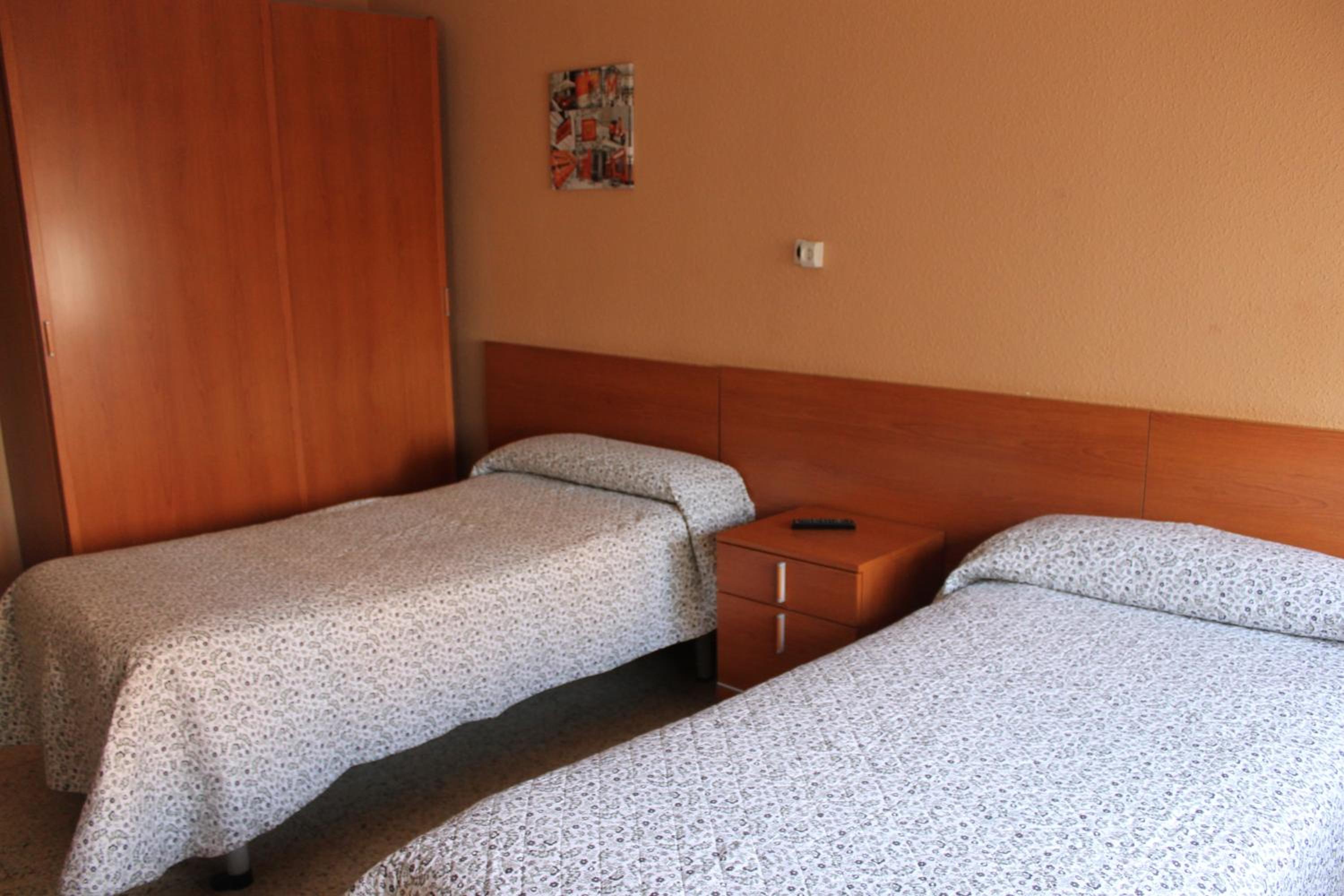 Twin Room with Shared Bathroom photo 3